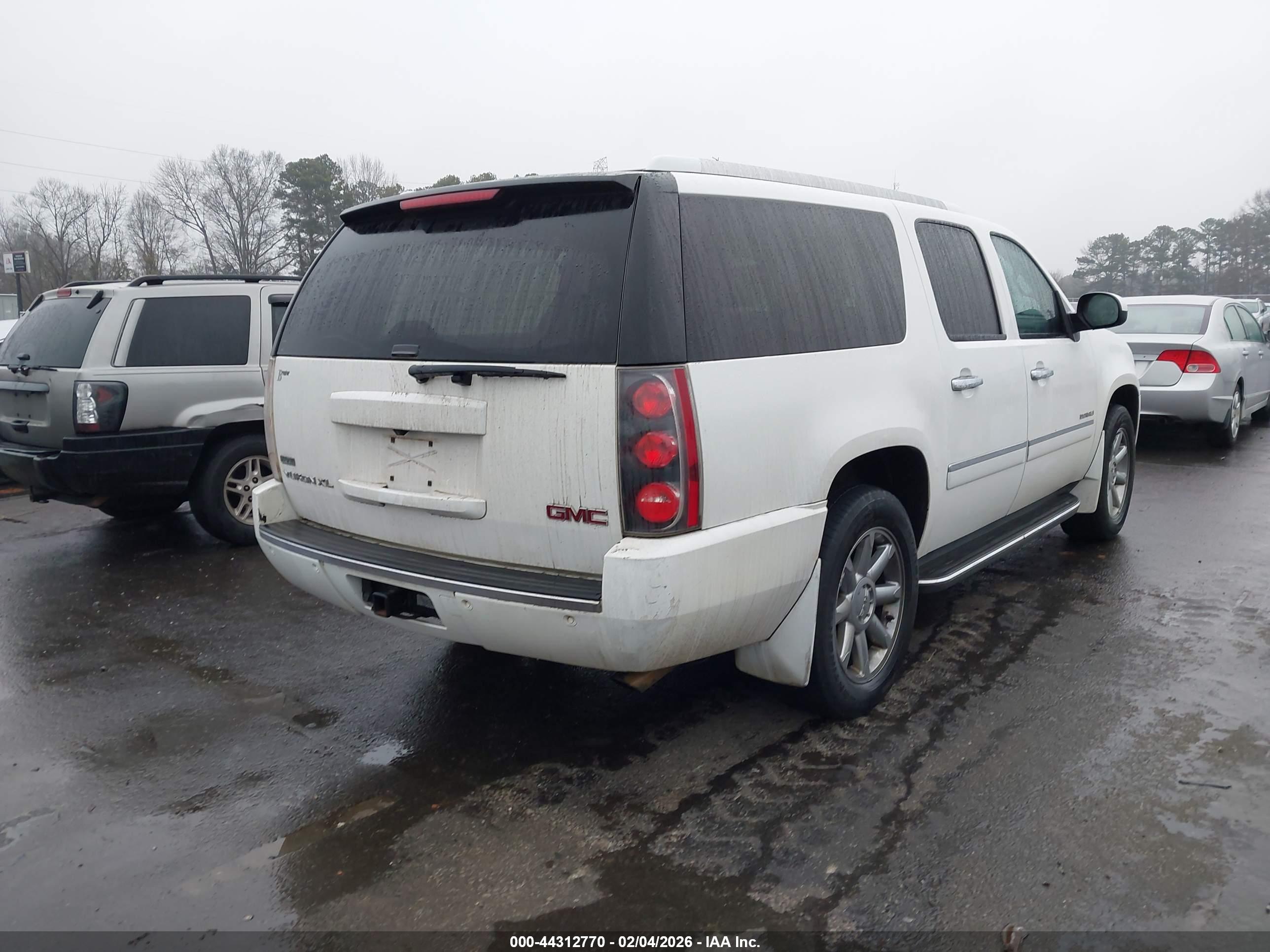 GMC YUKON image 4