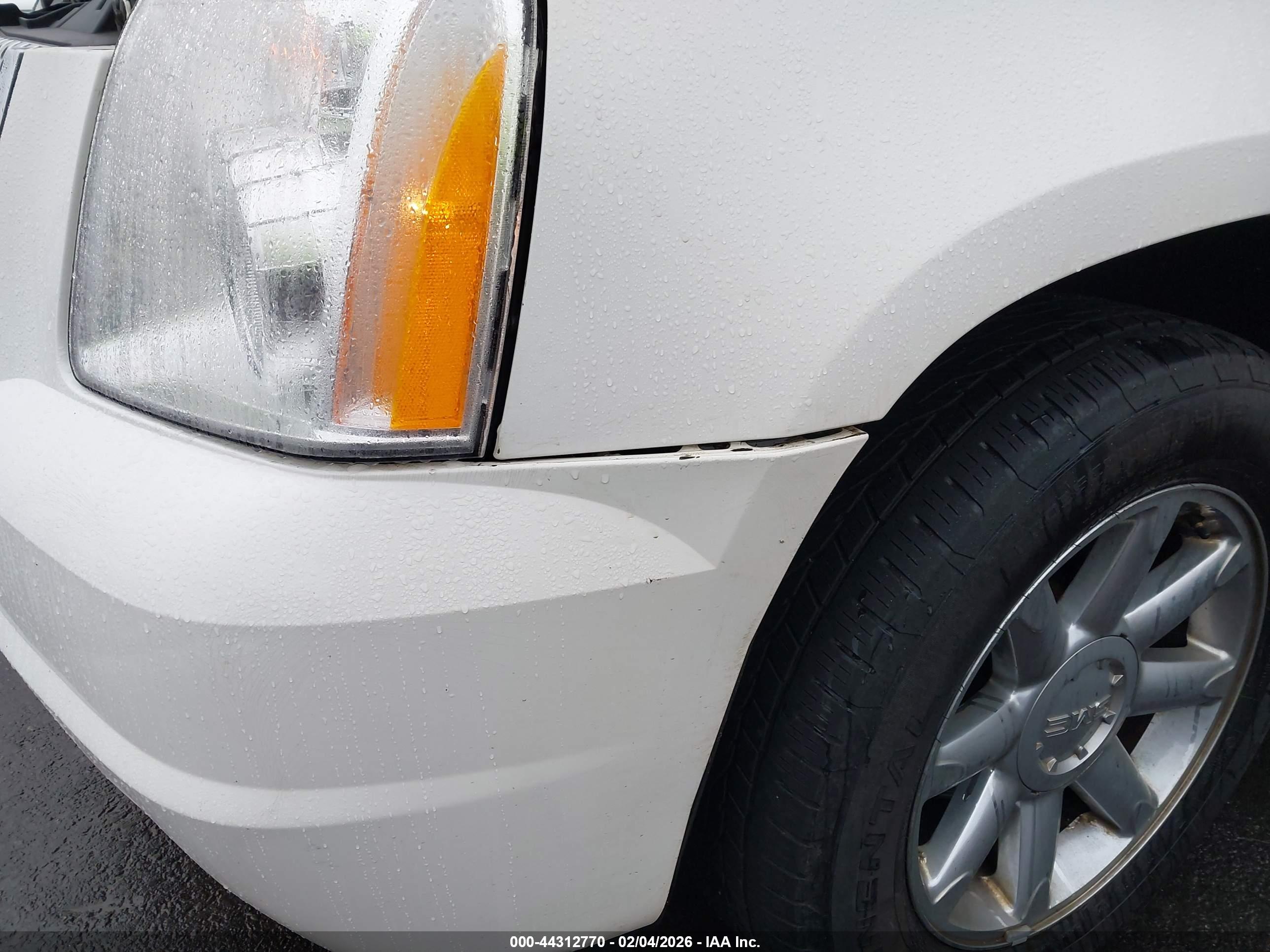 GMC YUKON image 6