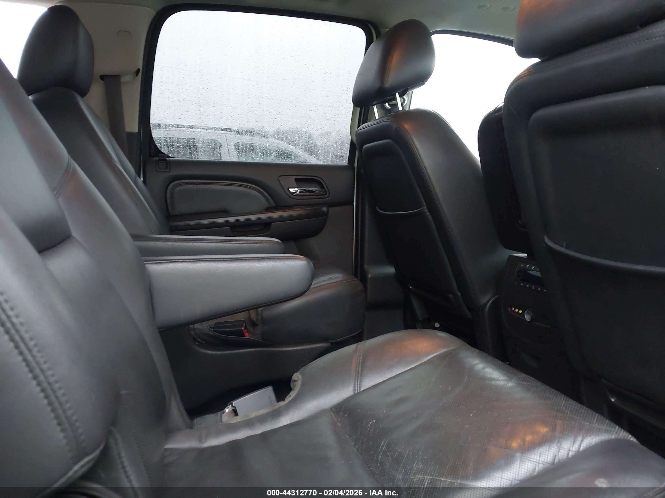 GMC YUKON image 8