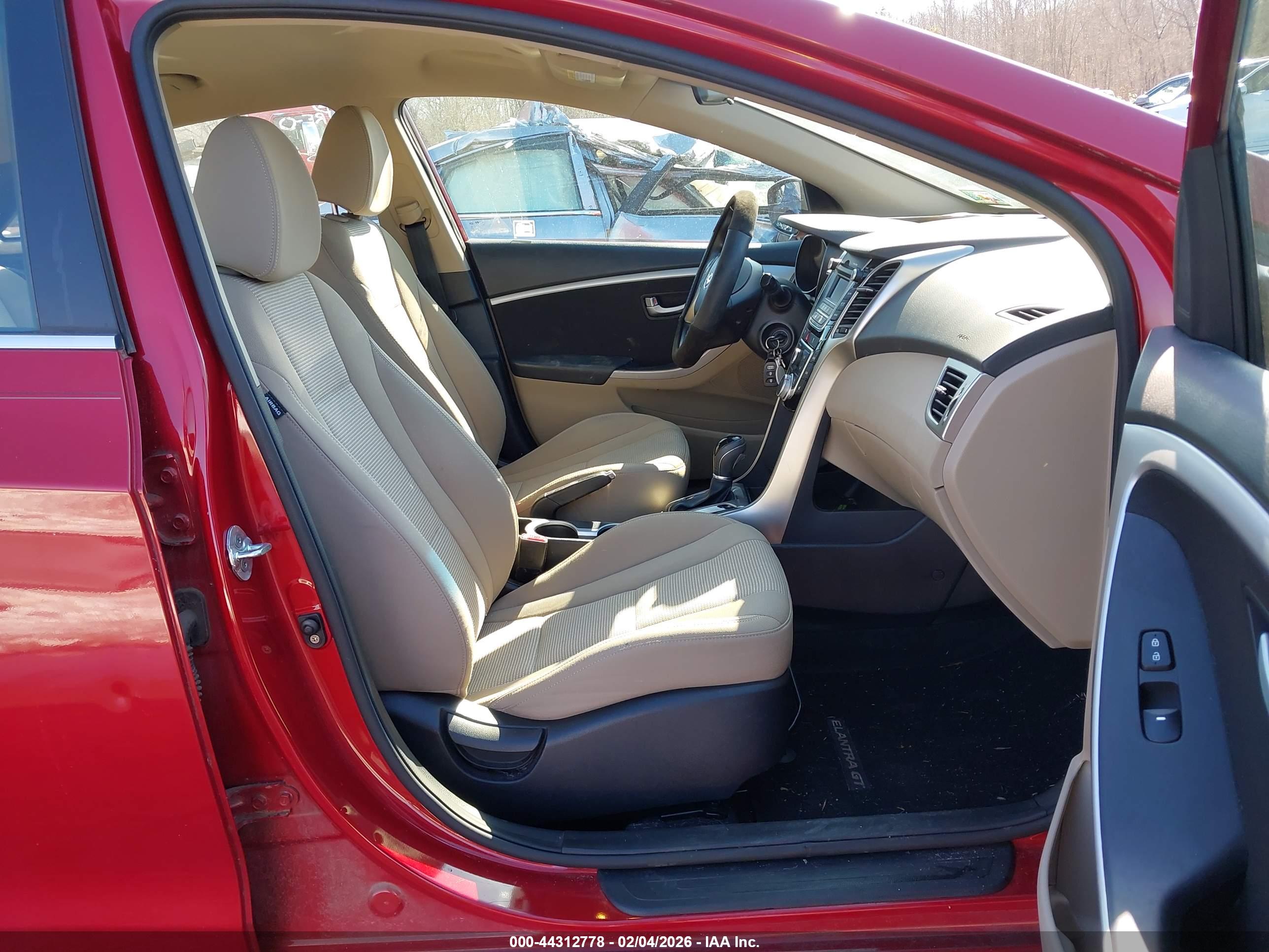 HYUNDAI ELANTRA image 5