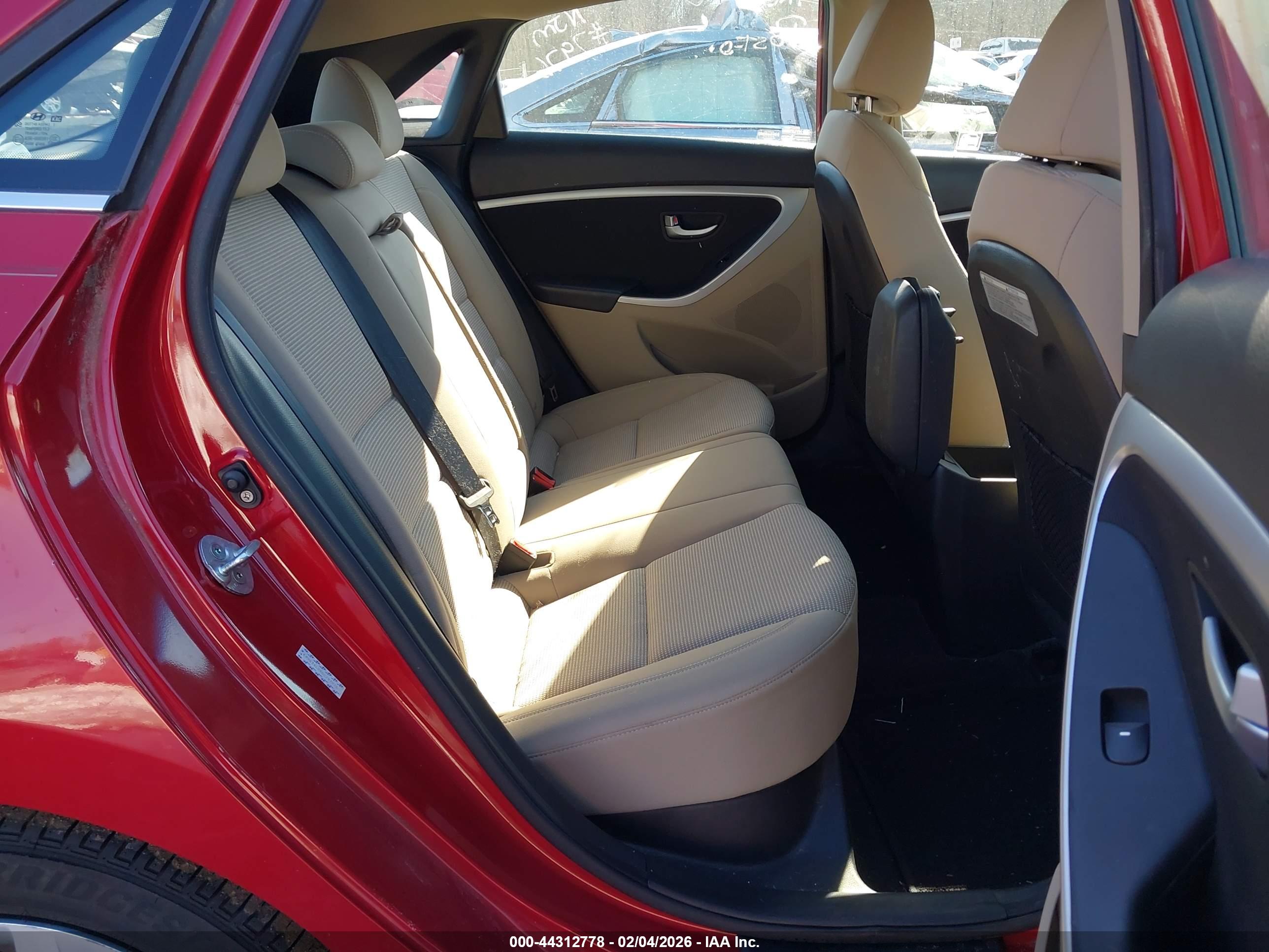 HYUNDAI ELANTRA image 8