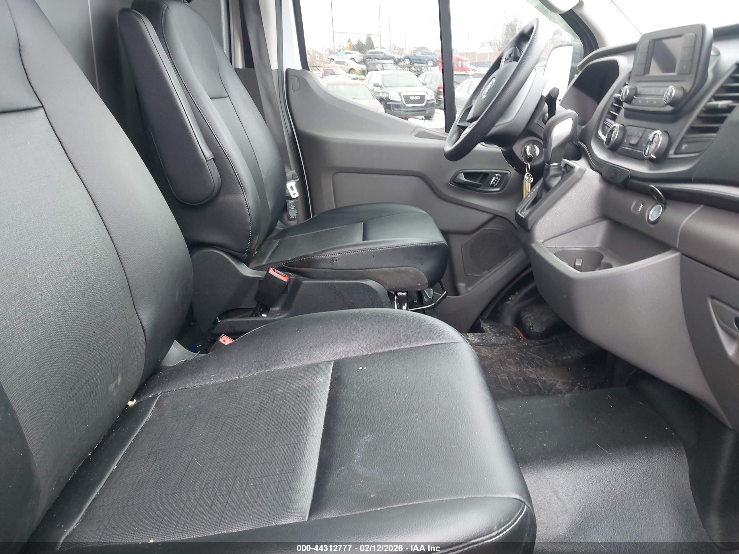 FORD TRANSIT-250 image 5