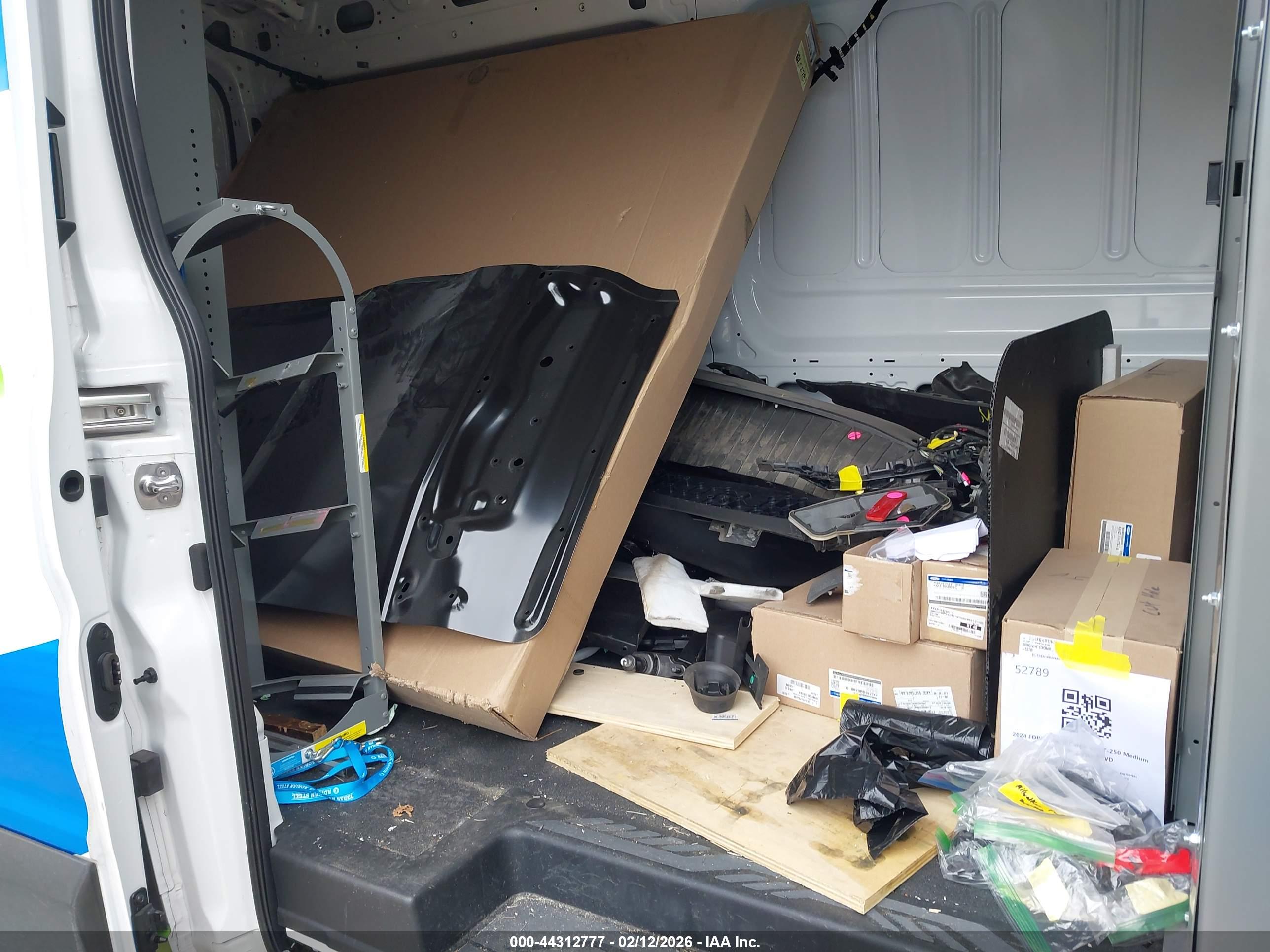 FORD TRANSIT-250 image 8