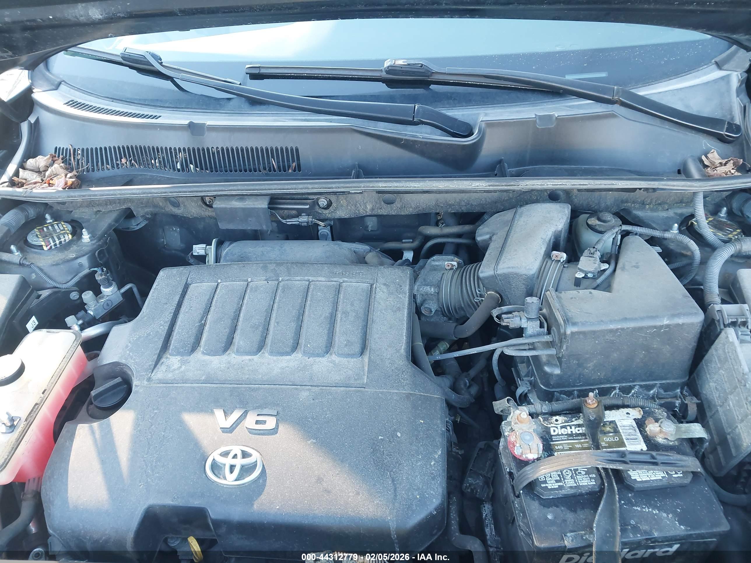 TOYOTA RAV4 image 10