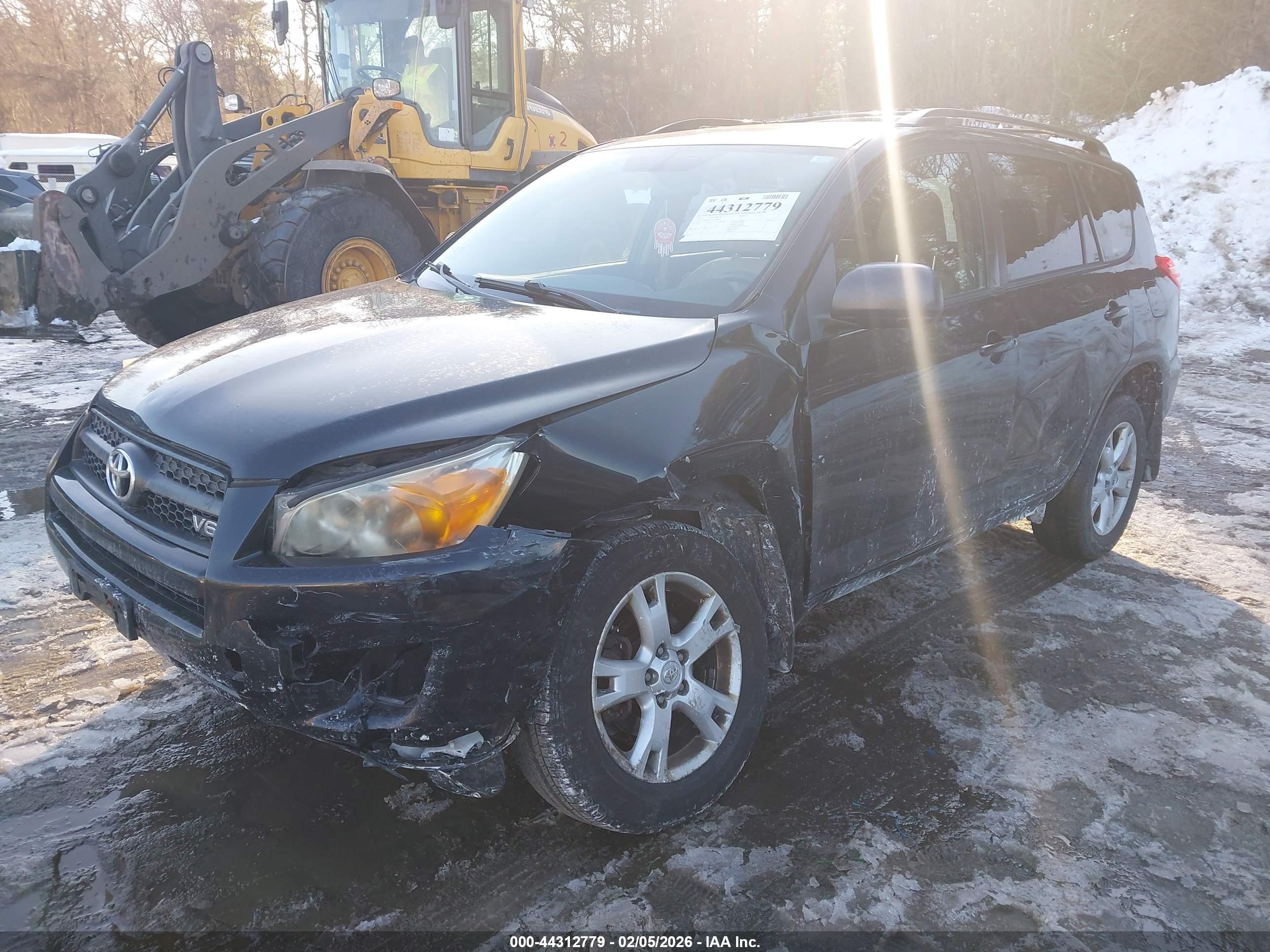 TOYOTA RAV4 image 2
