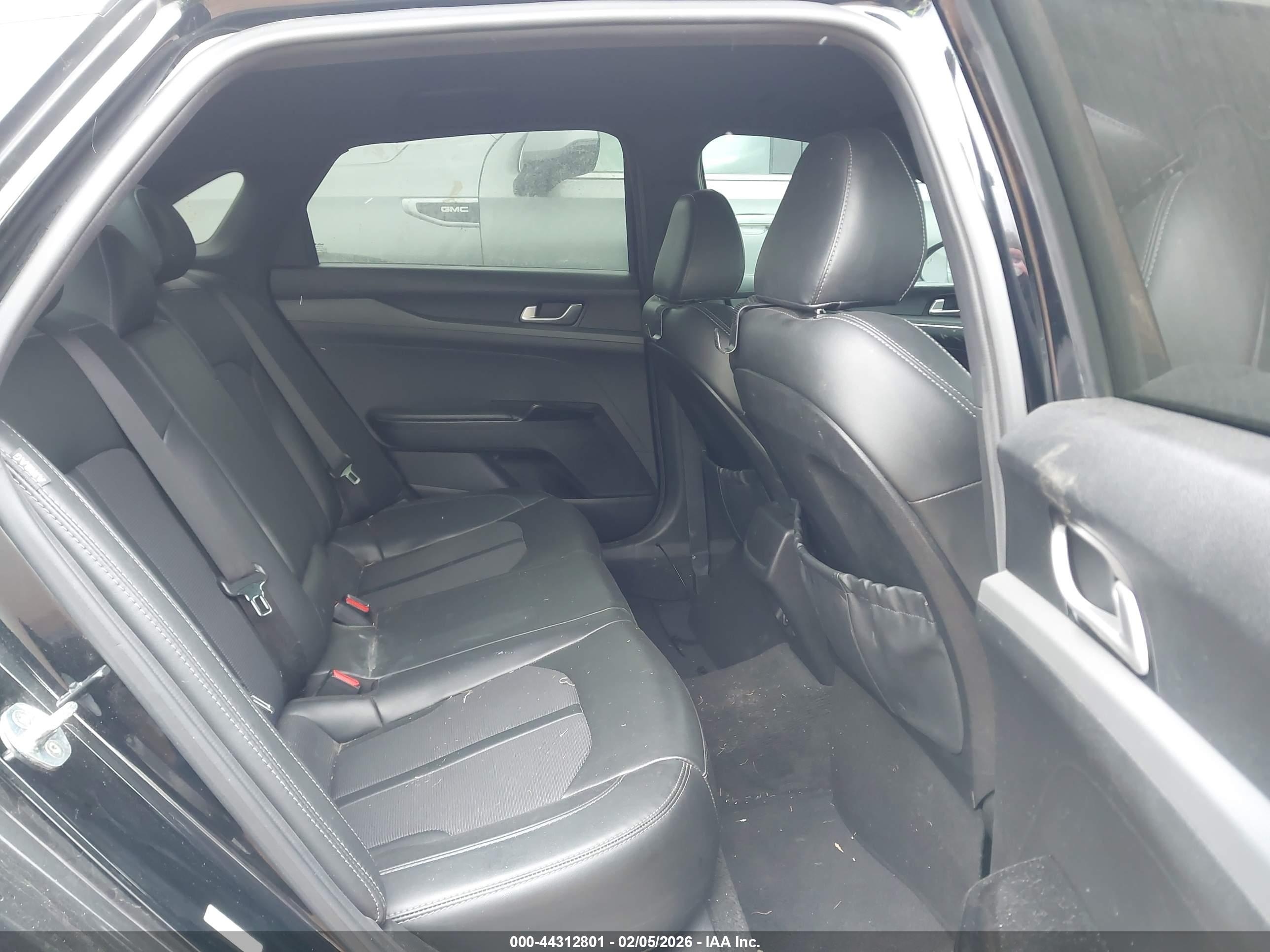 KIA K5 image 8