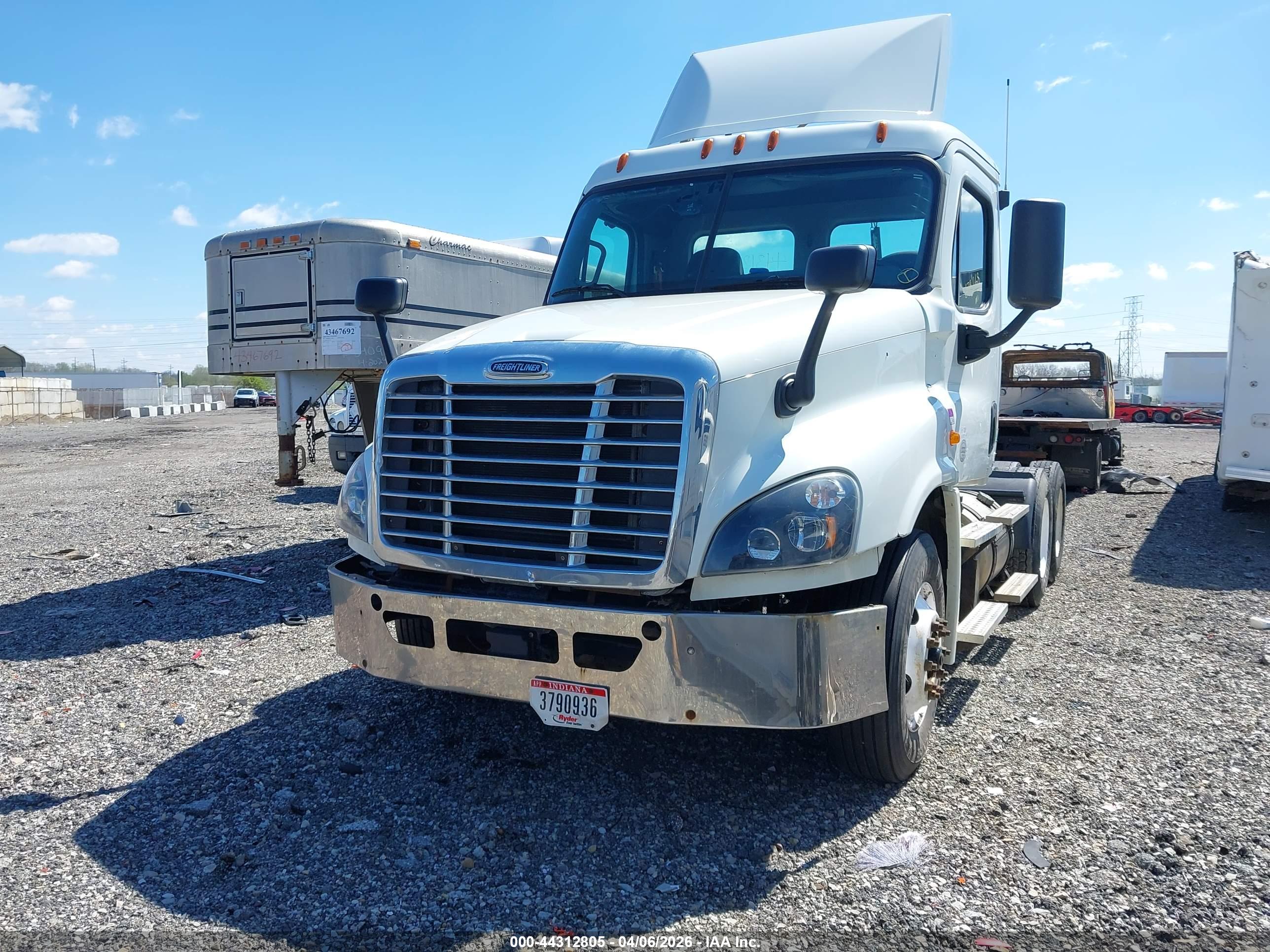 FREIGHTLINER CASCADIA image 2