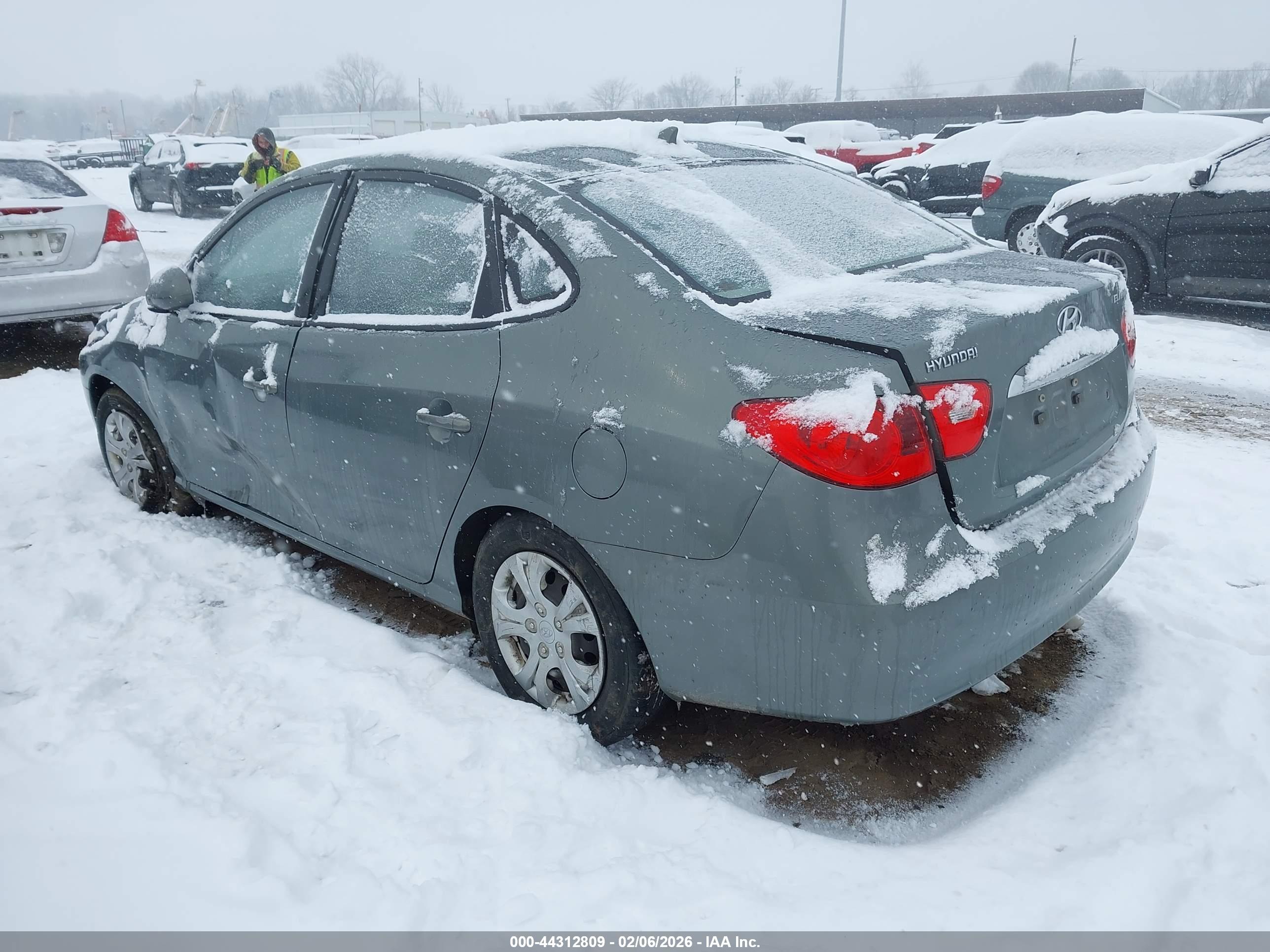 HYUNDAI ELANTRA image 3