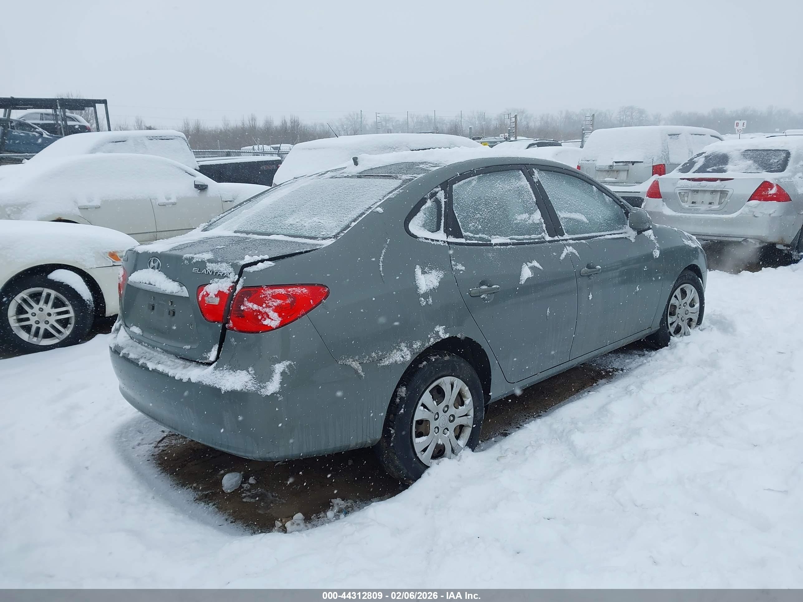 HYUNDAI ELANTRA image 4