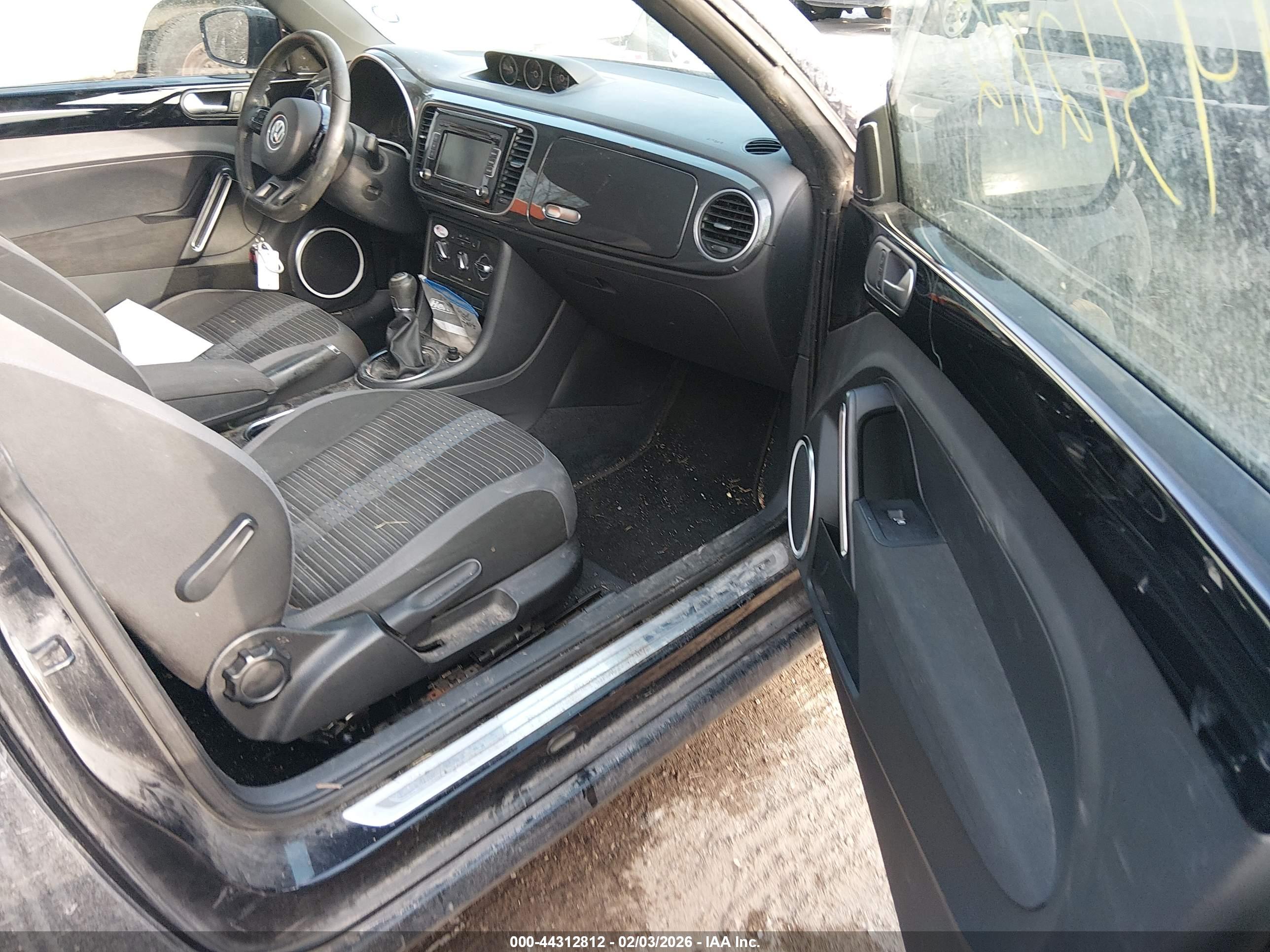 VOLKSWAGEN BEETLE image 5