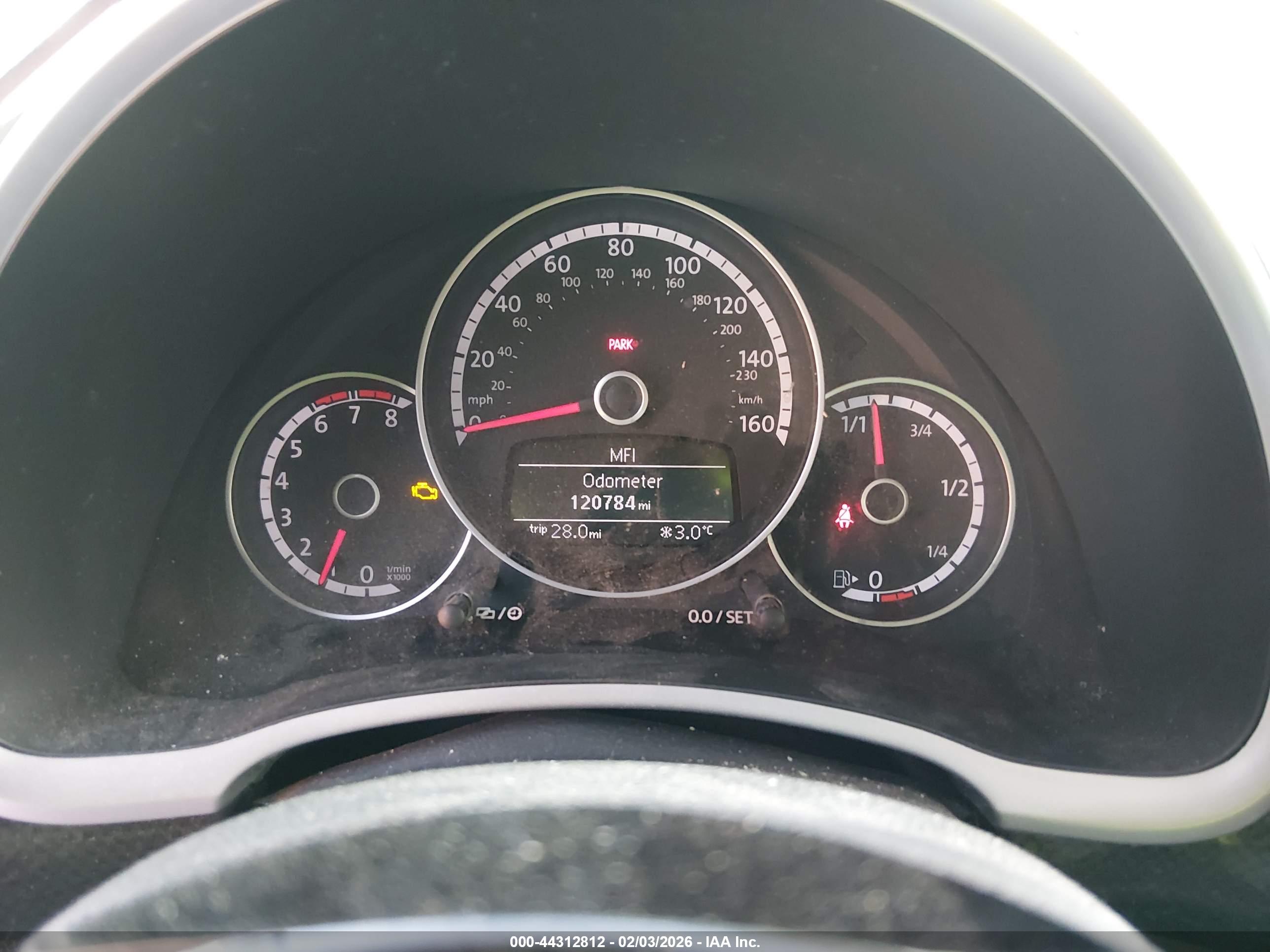 VOLKSWAGEN BEETLE image 7