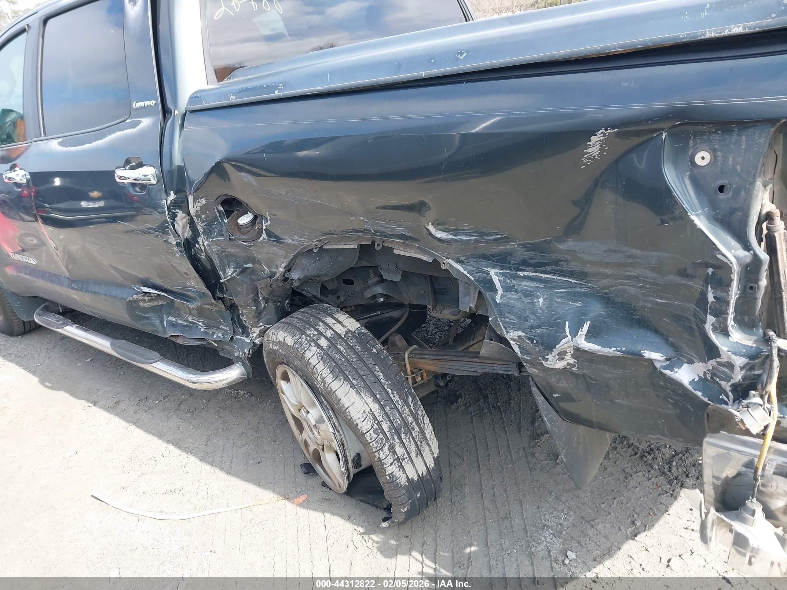 TOYOTA TUNDRA image 6