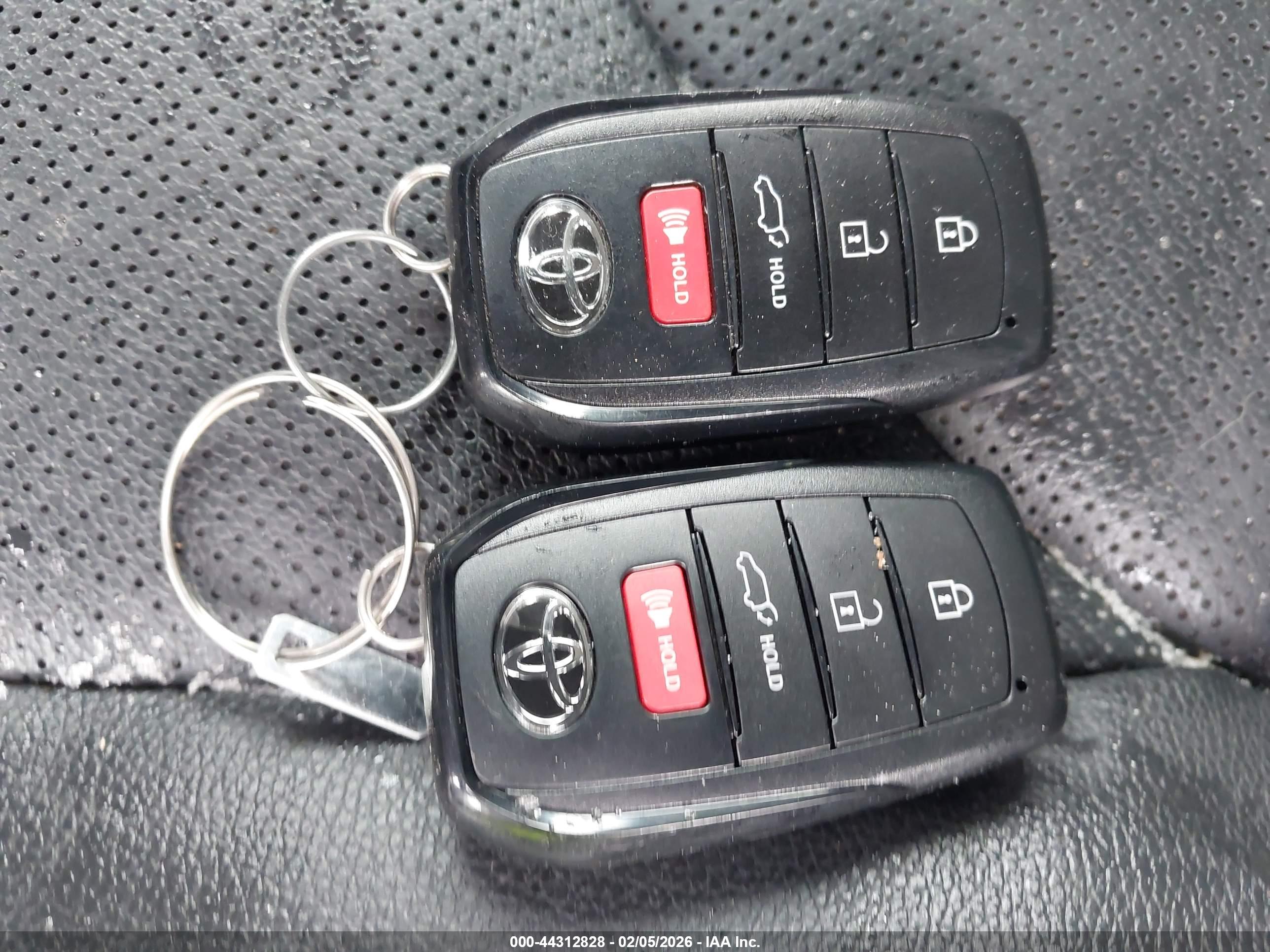 TOYOTA GRAND image 11