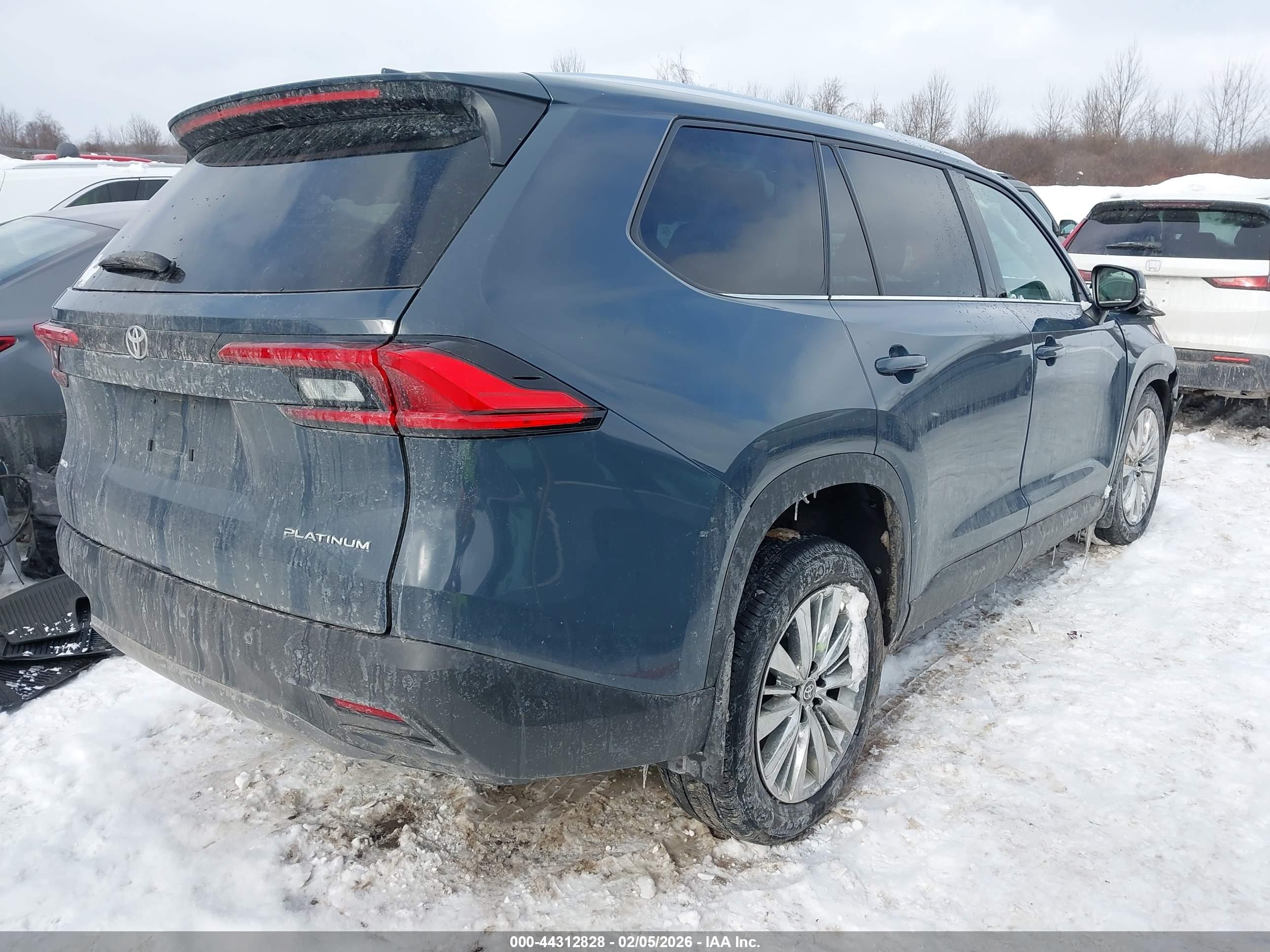 TOYOTA GRAND image 4
