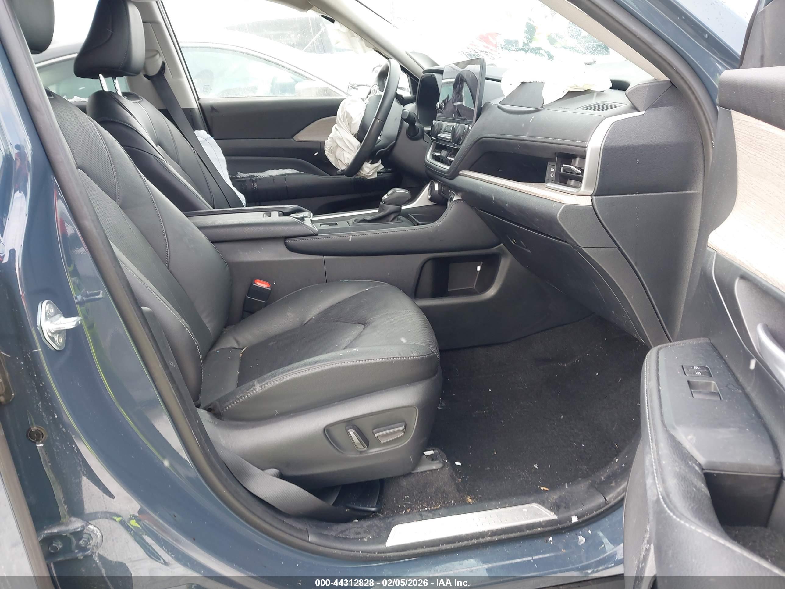 TOYOTA GRAND image 5