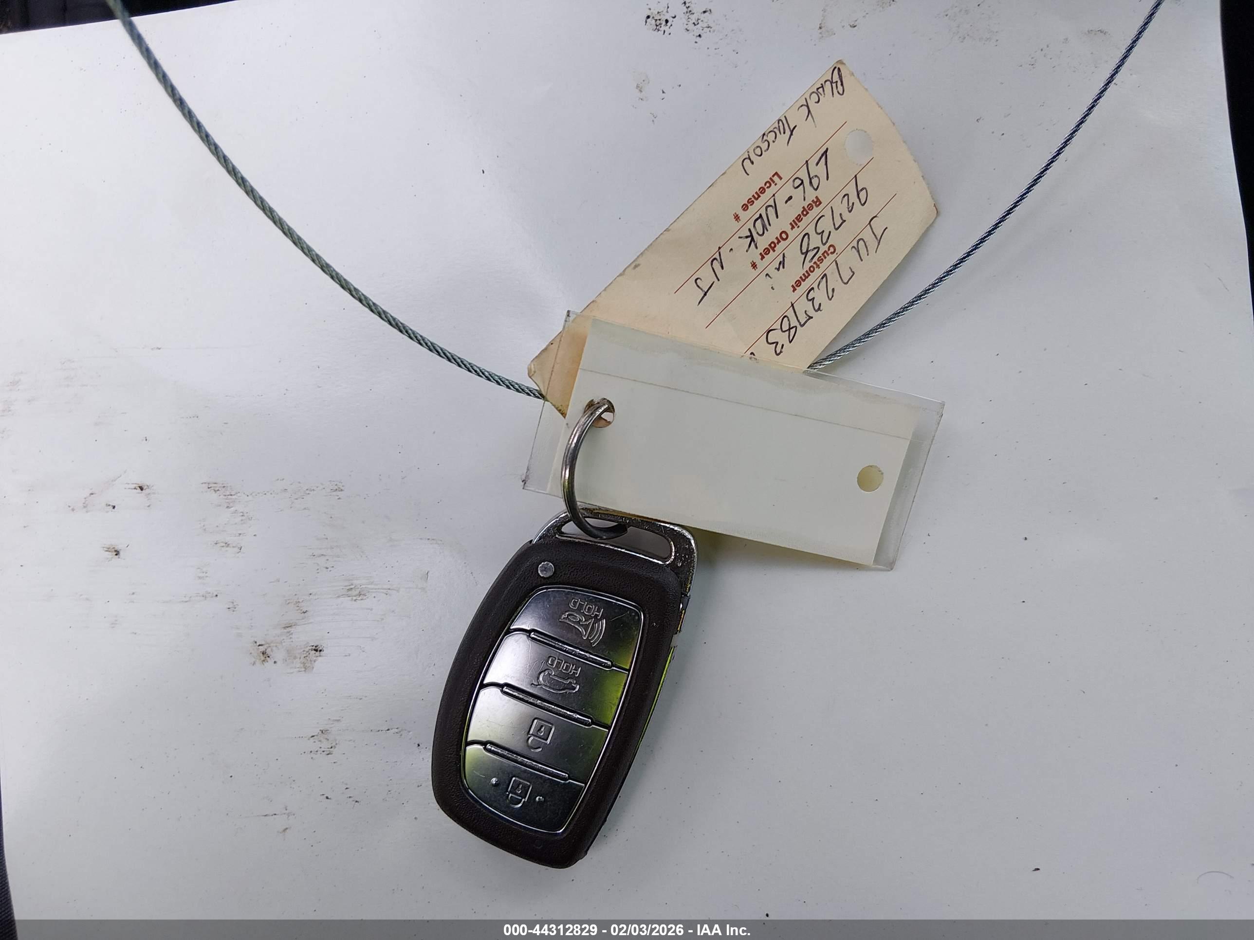 HYUNDAI TUCSON image 11