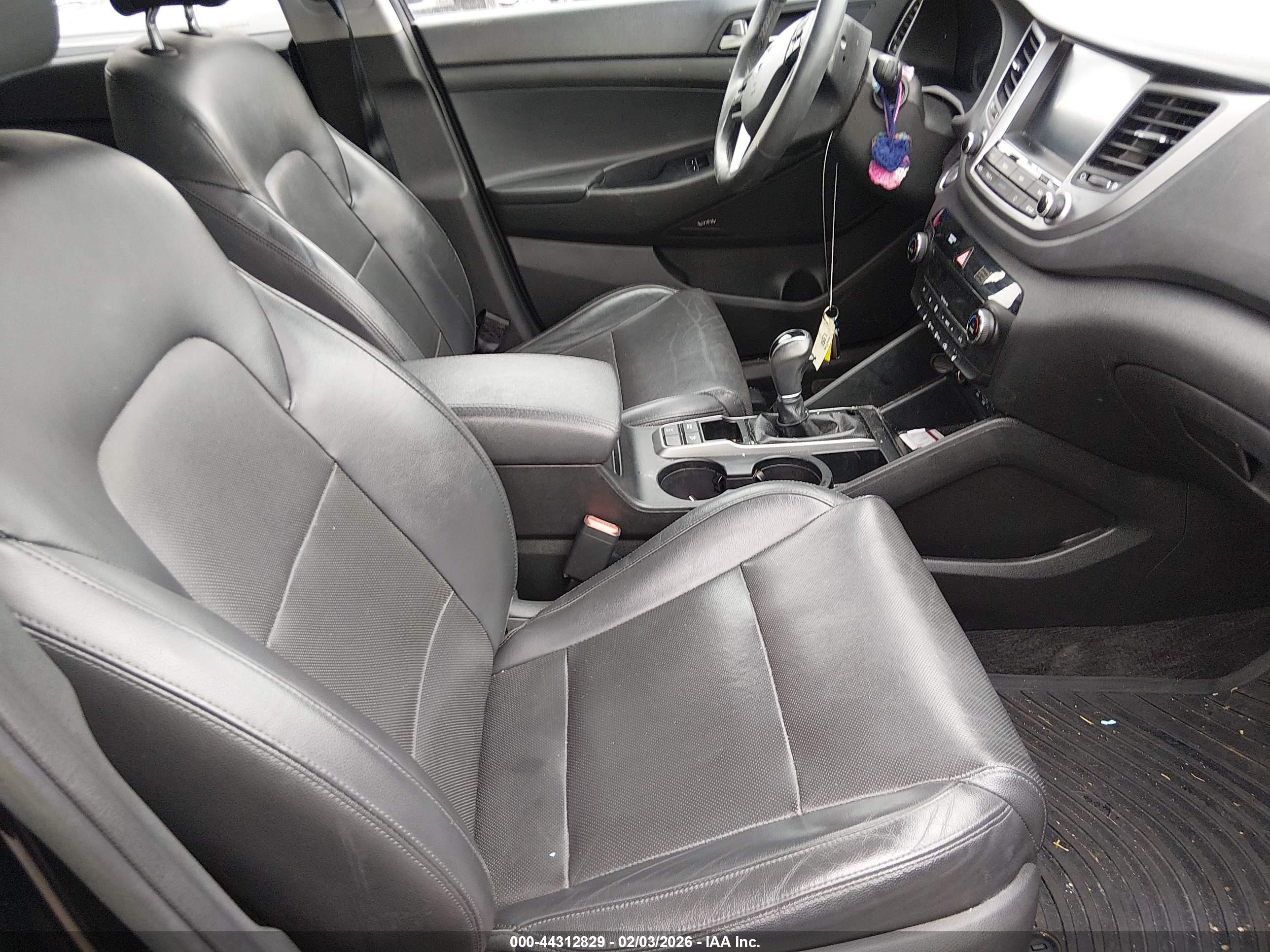 HYUNDAI TUCSON image 5