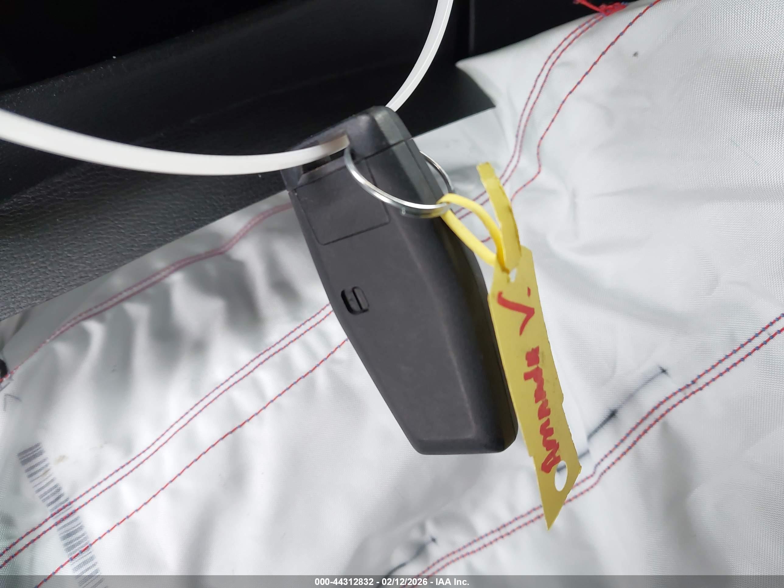 MITSUBISHI OUTLANDER image 11