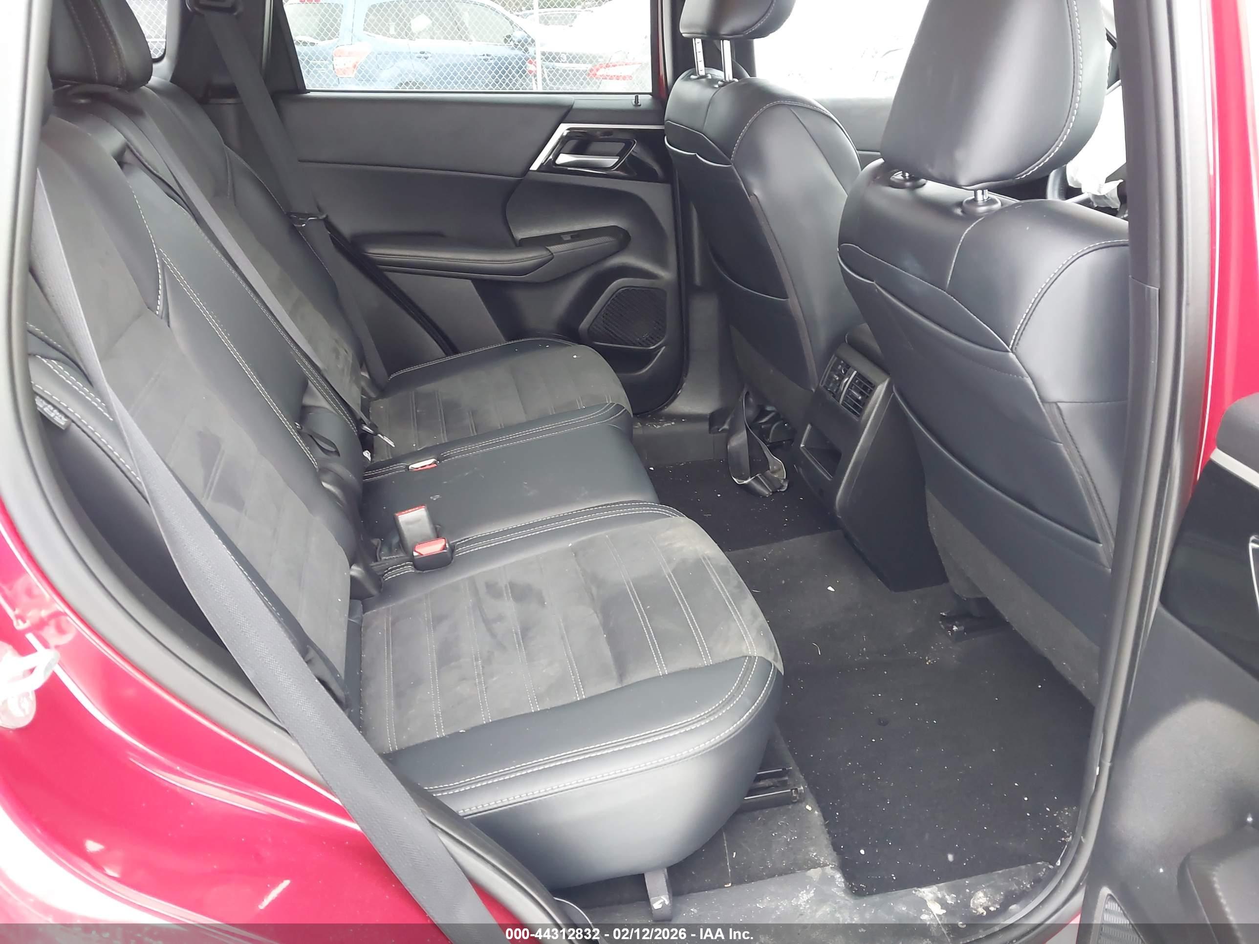 MITSUBISHI OUTLANDER image 8