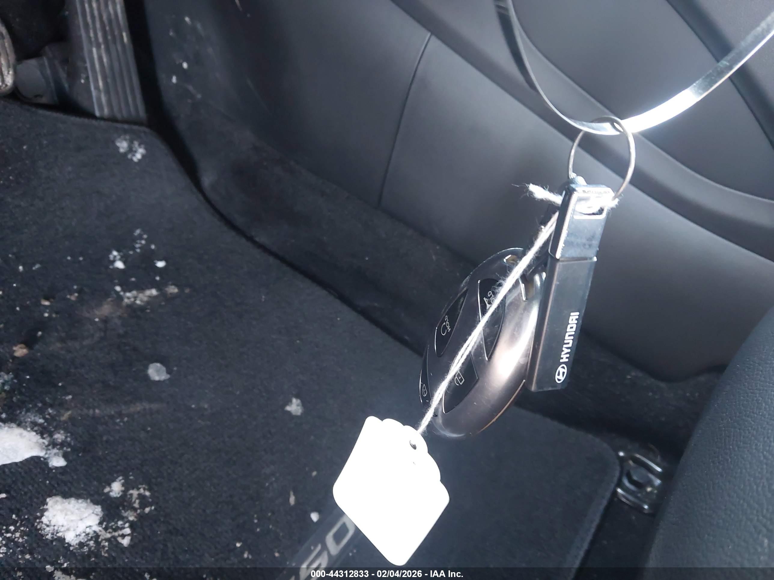 HYUNDAI TUCSON image 11