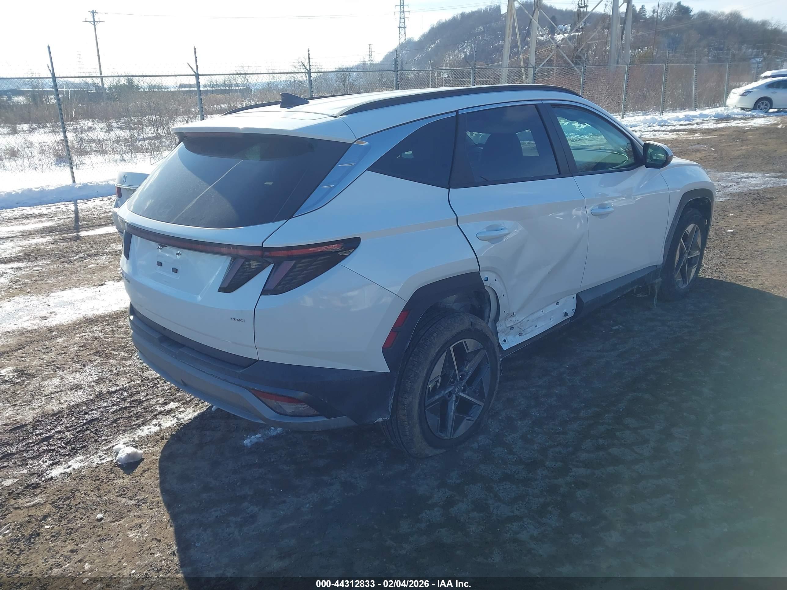 HYUNDAI TUCSON image 4