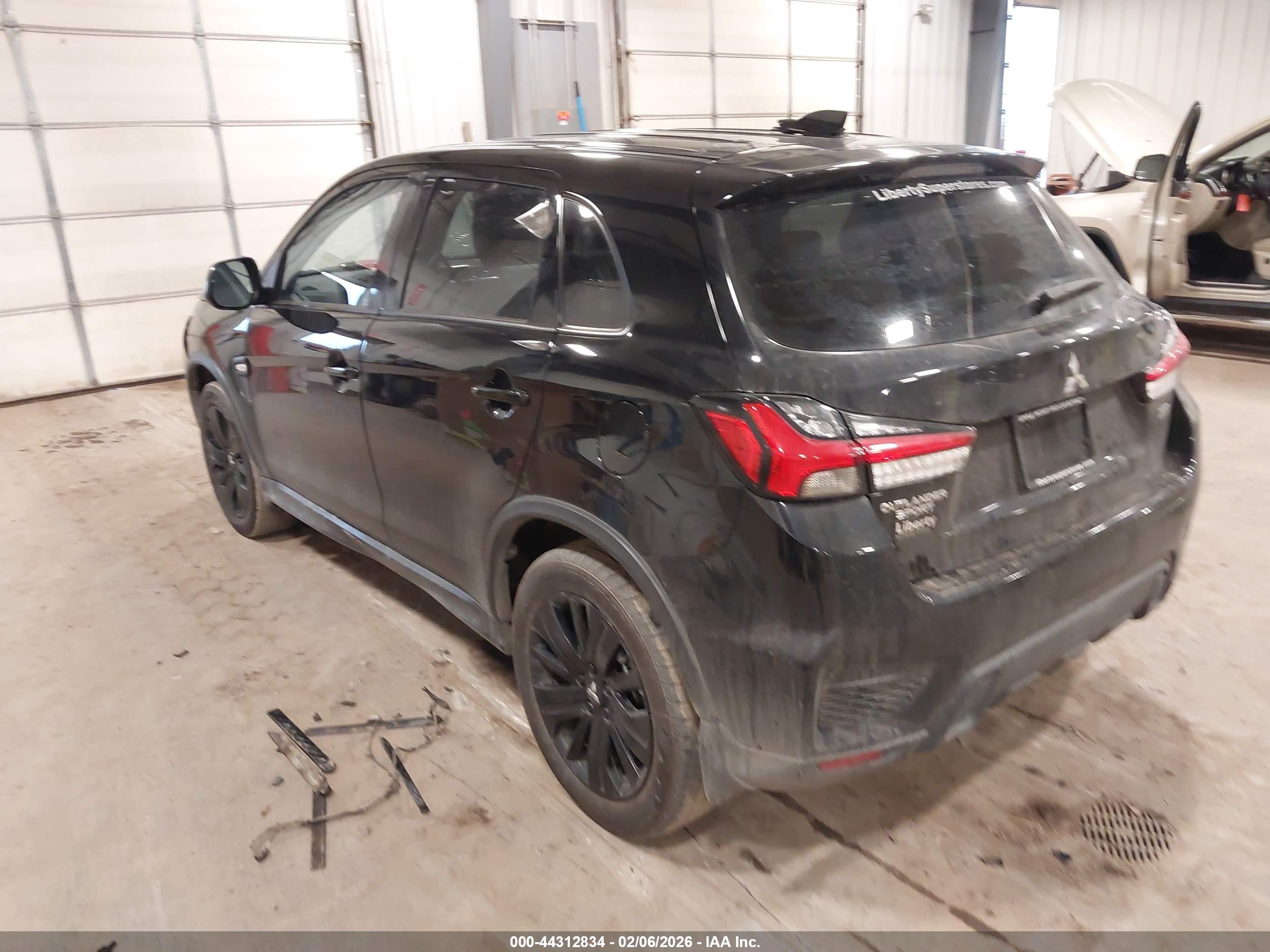 MITSUBISHI OUTLANDER image 3