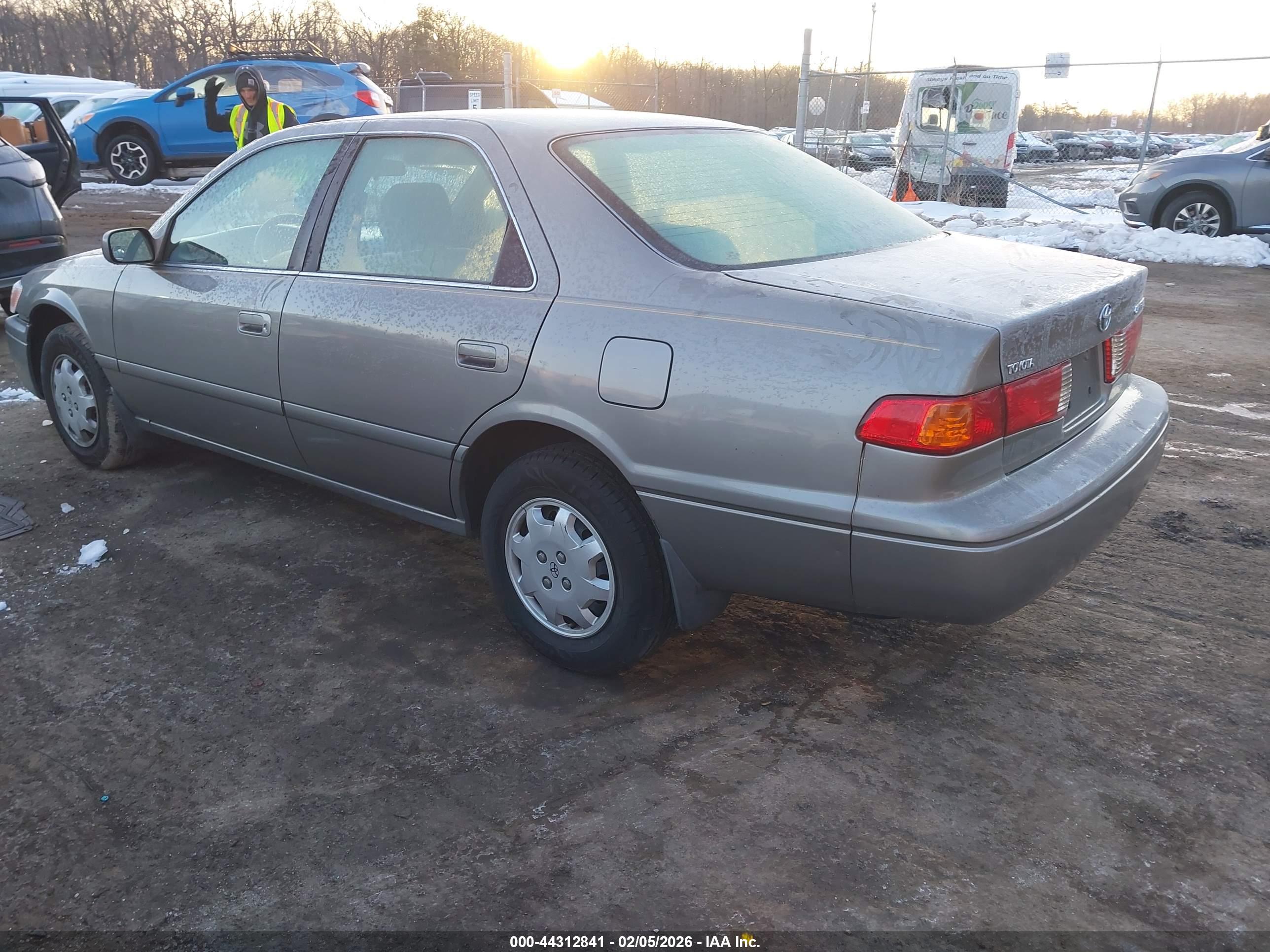 TOYOTA CAMRY image 3