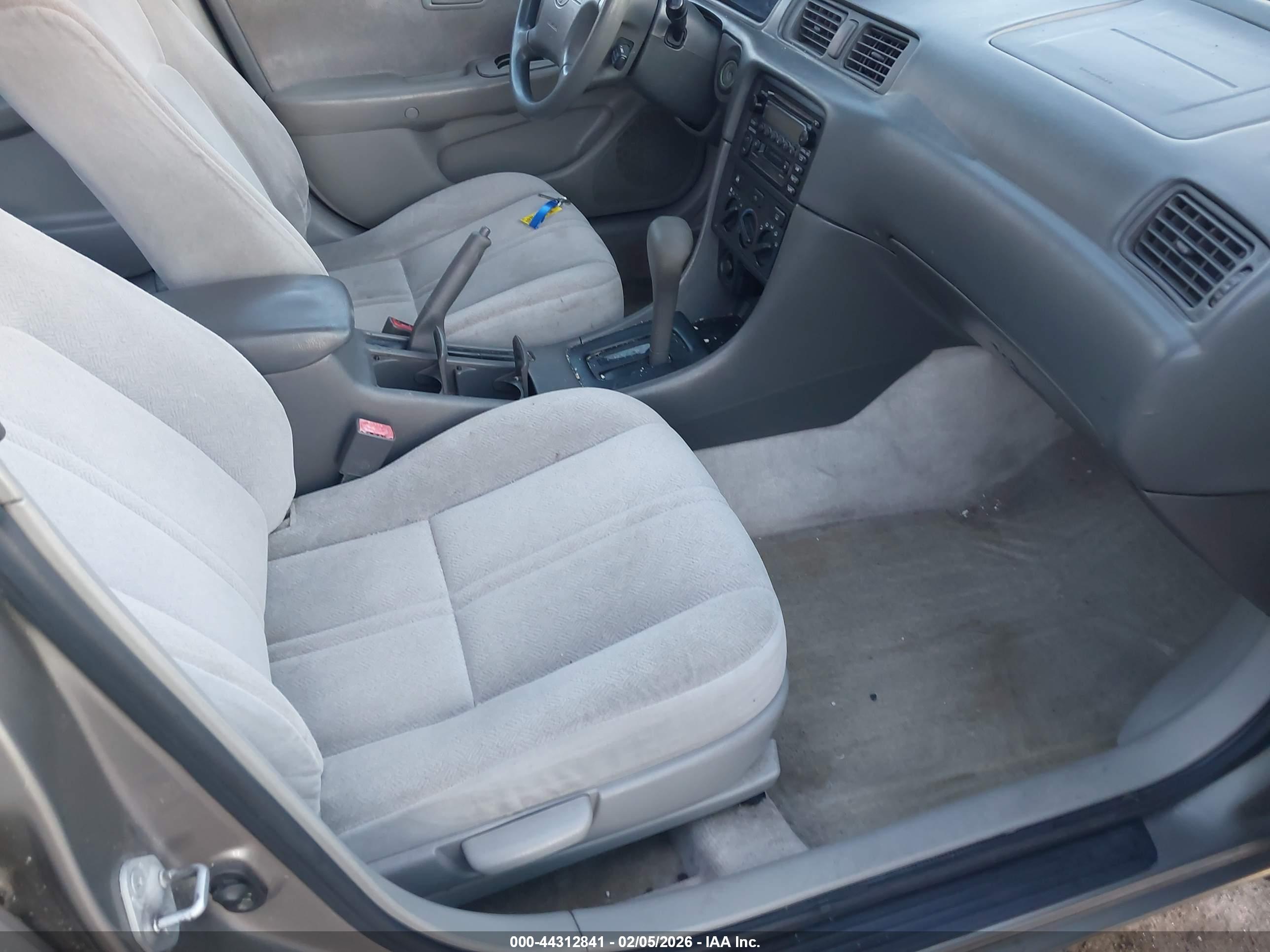 TOYOTA CAMRY image 5