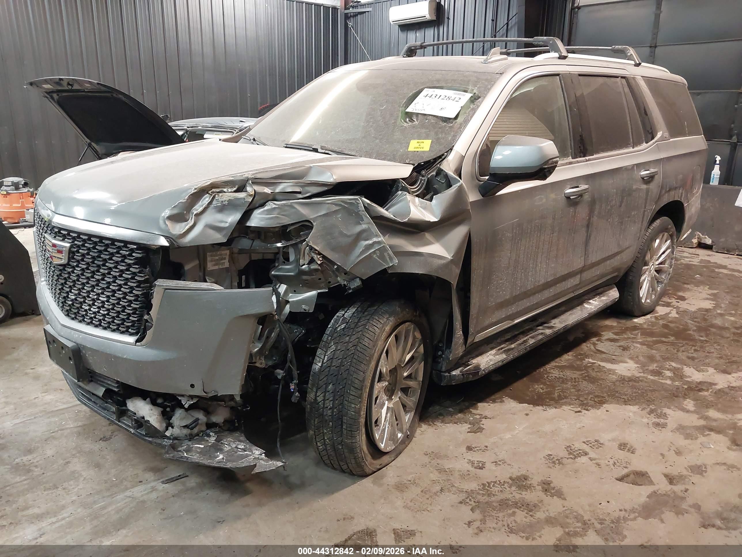 CADILLAC ESCALADE image 2