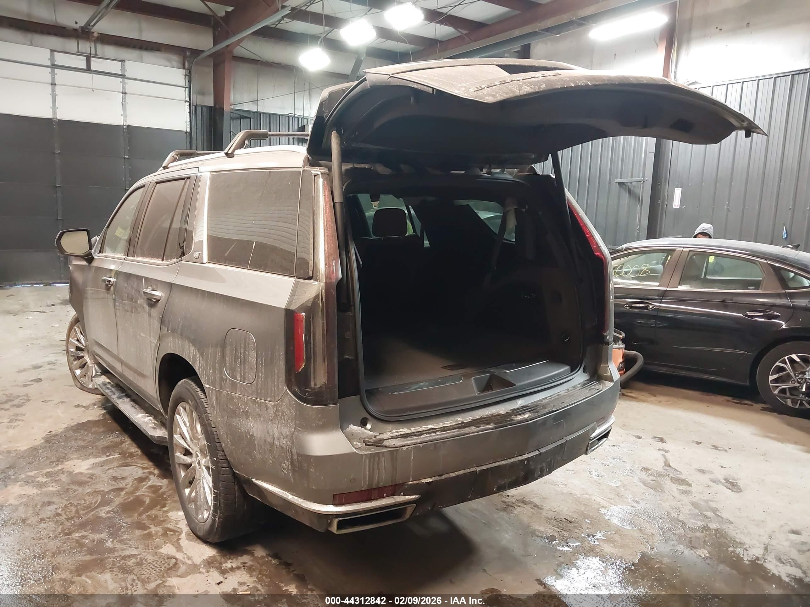 CADILLAC ESCALADE image 3