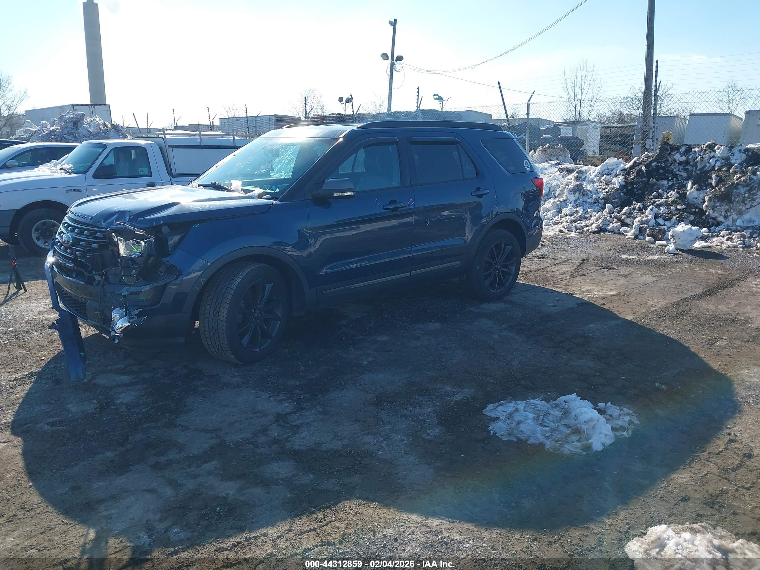 FORD EXPLORER image 2