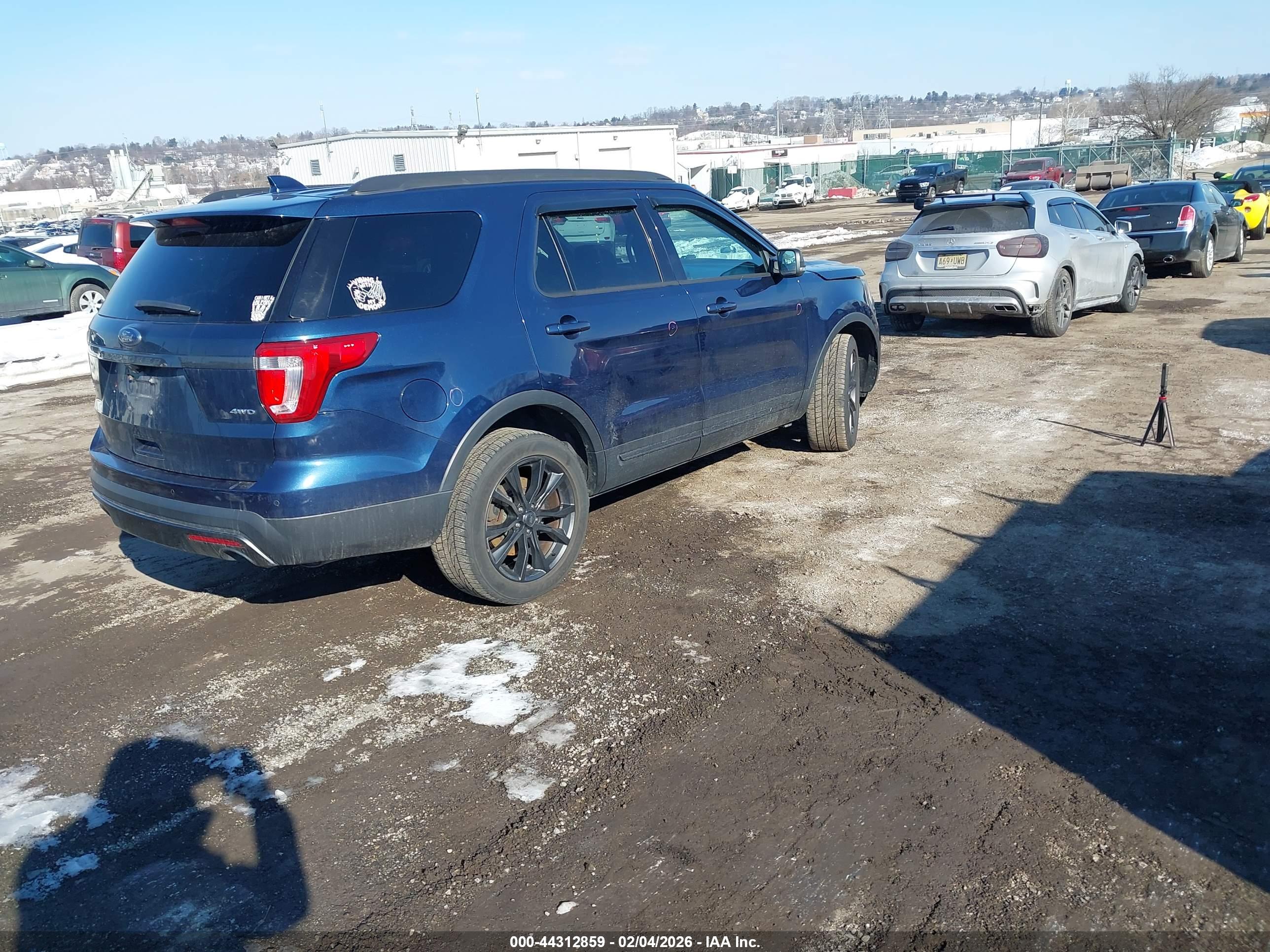 FORD EXPLORER image 4