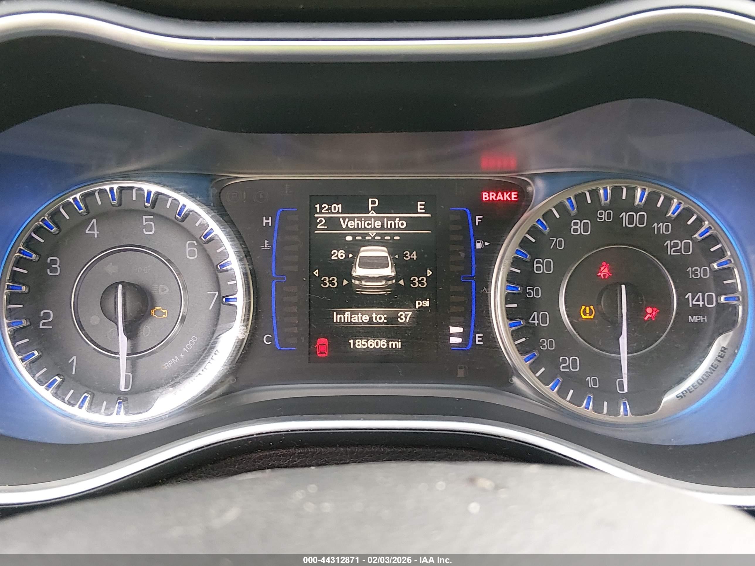 CHRYSLER 200 image 7
