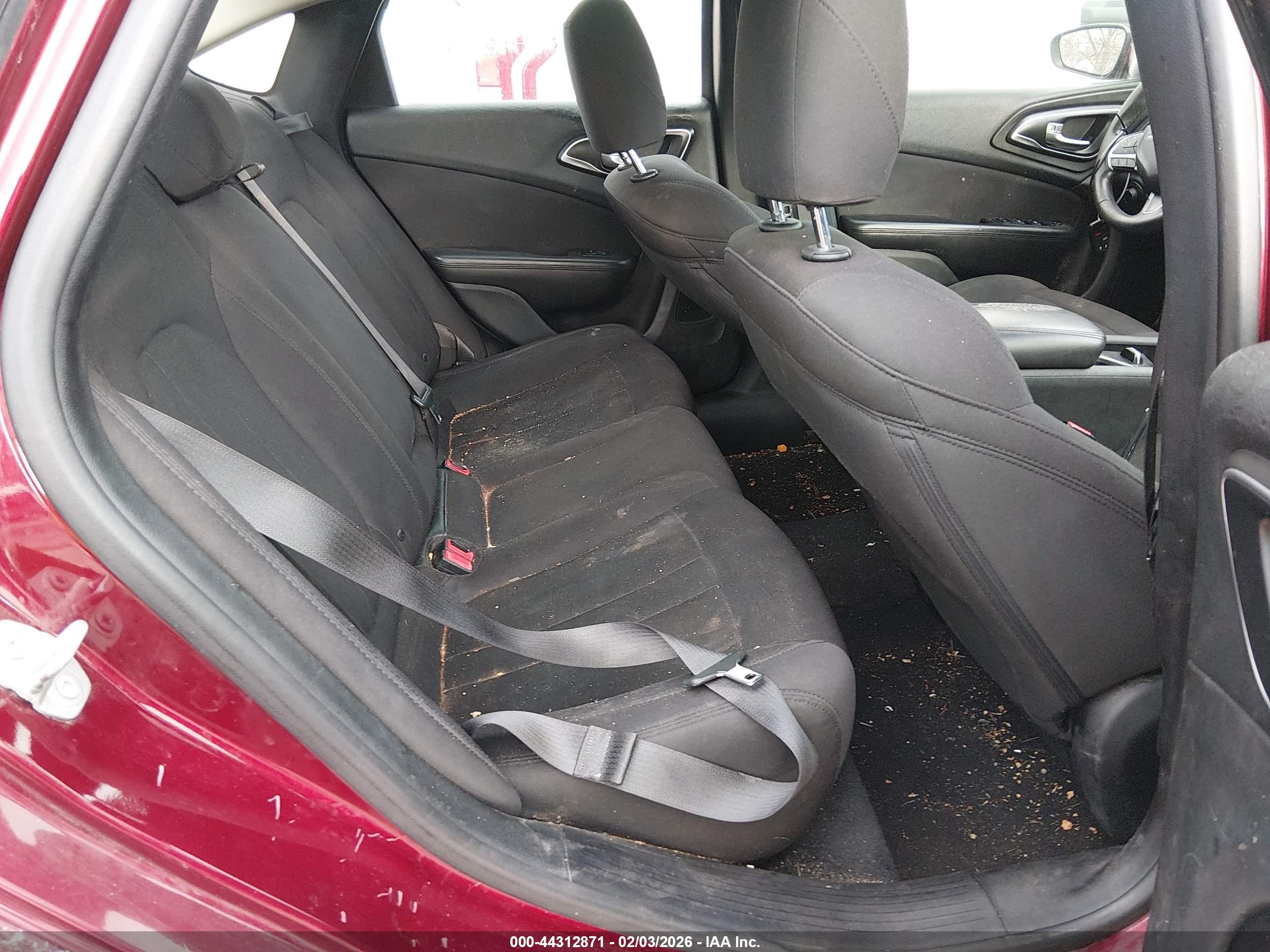 CHRYSLER 200 image 8