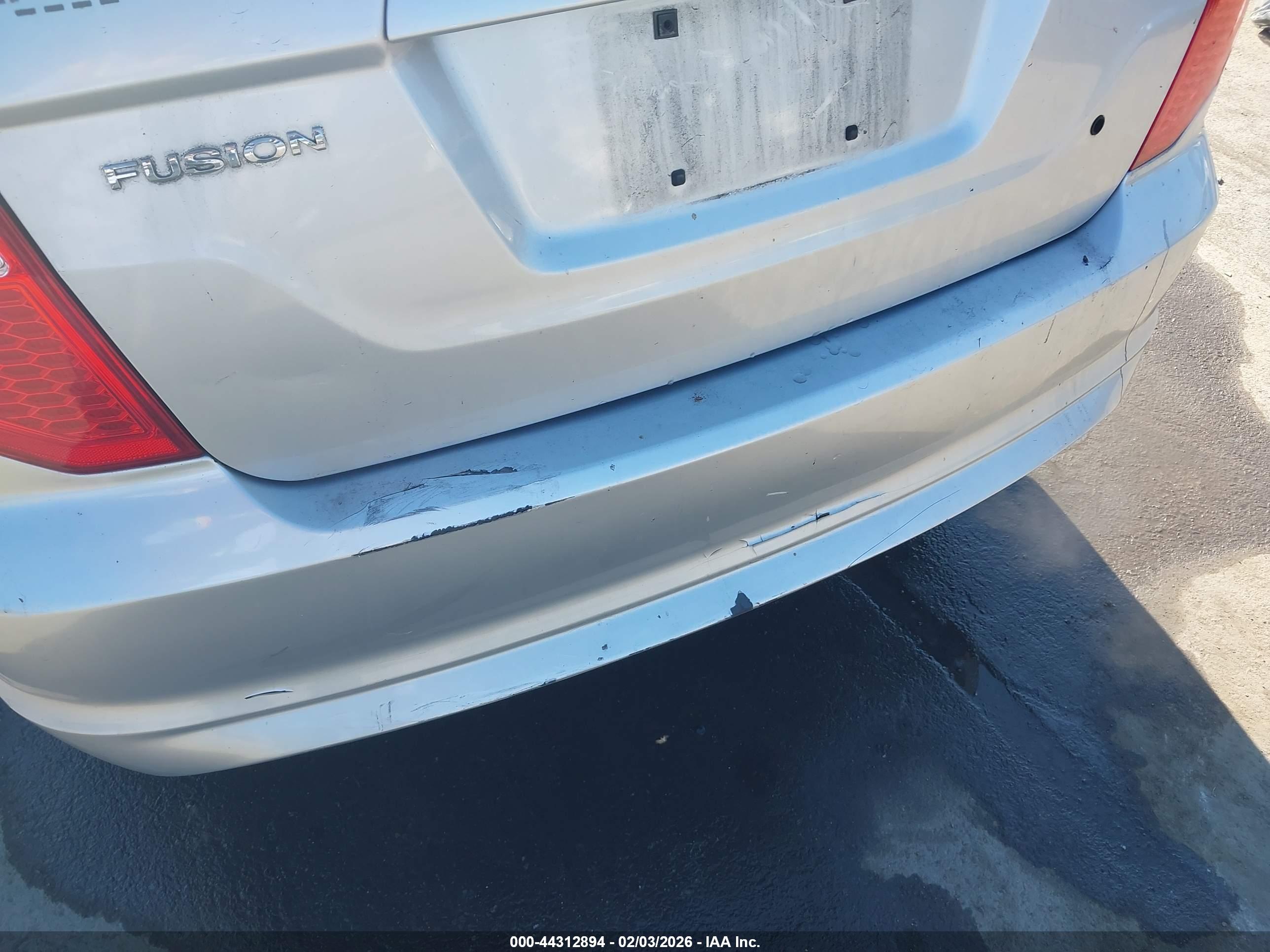 FORD FUSION image 6