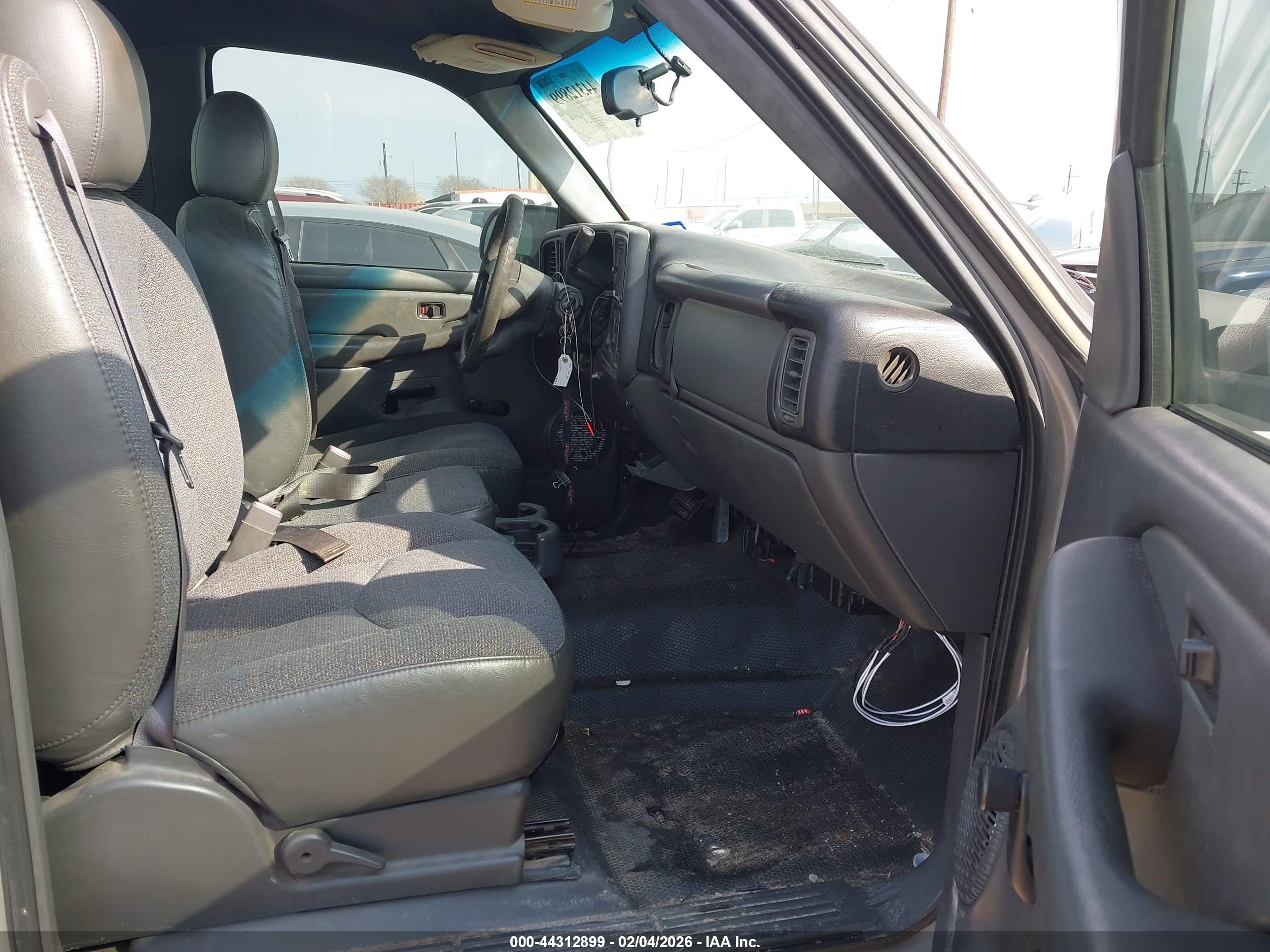 CHEVROLET SILVERADO image 5