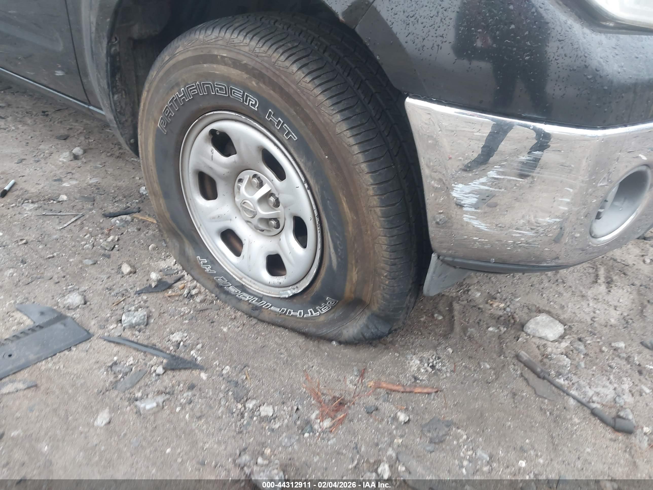 NISSAN FRONTIER image 6