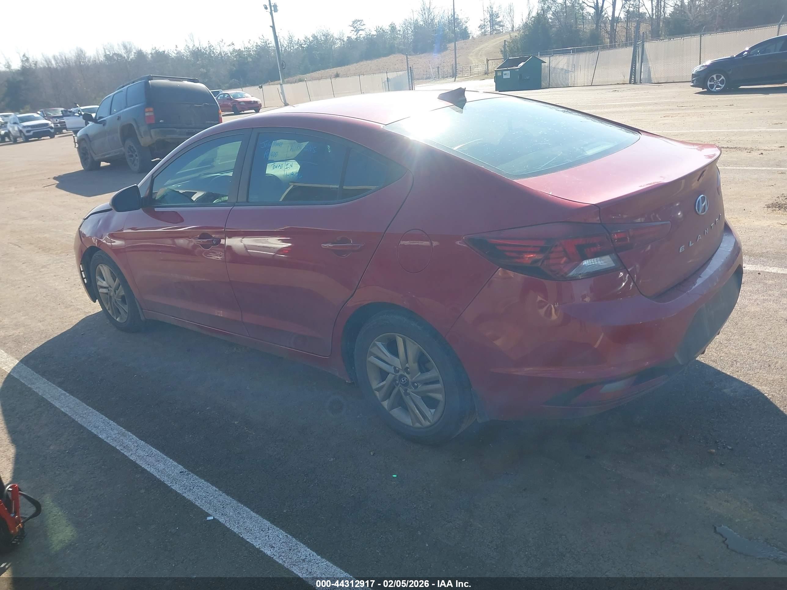 HYUNDAI ELANTRA image 3
