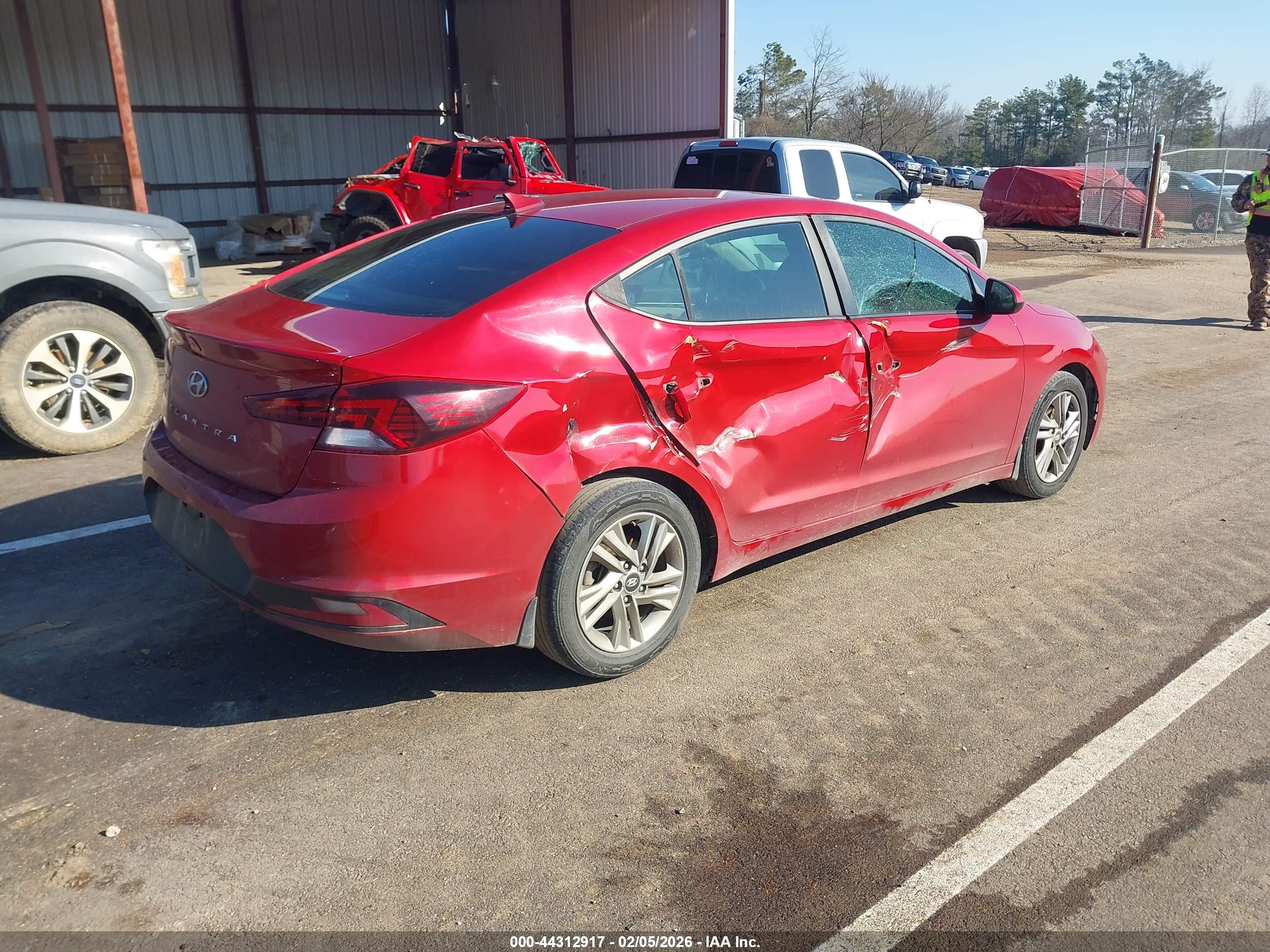 HYUNDAI ELANTRA image 4
