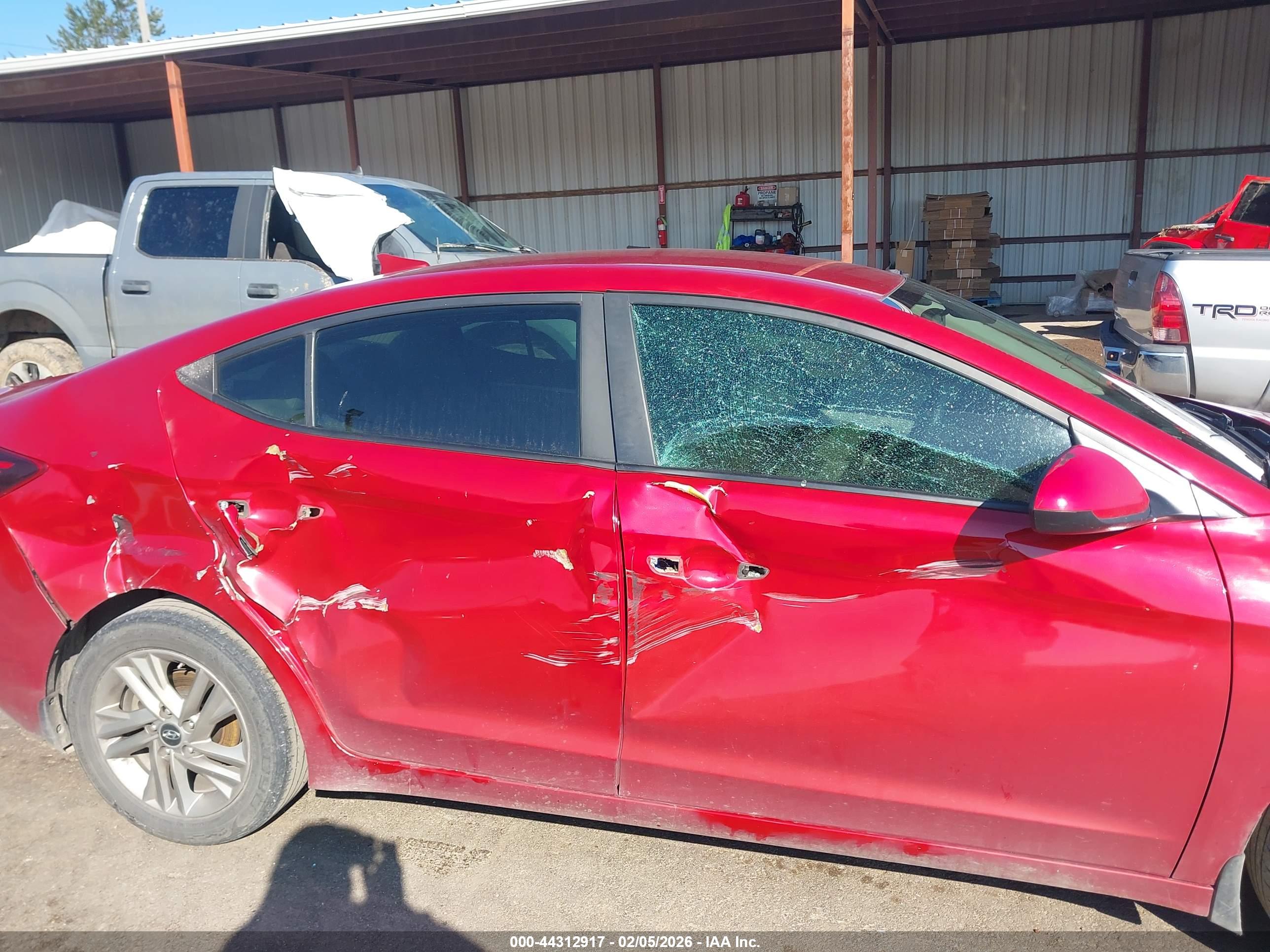 HYUNDAI ELANTRA image 6