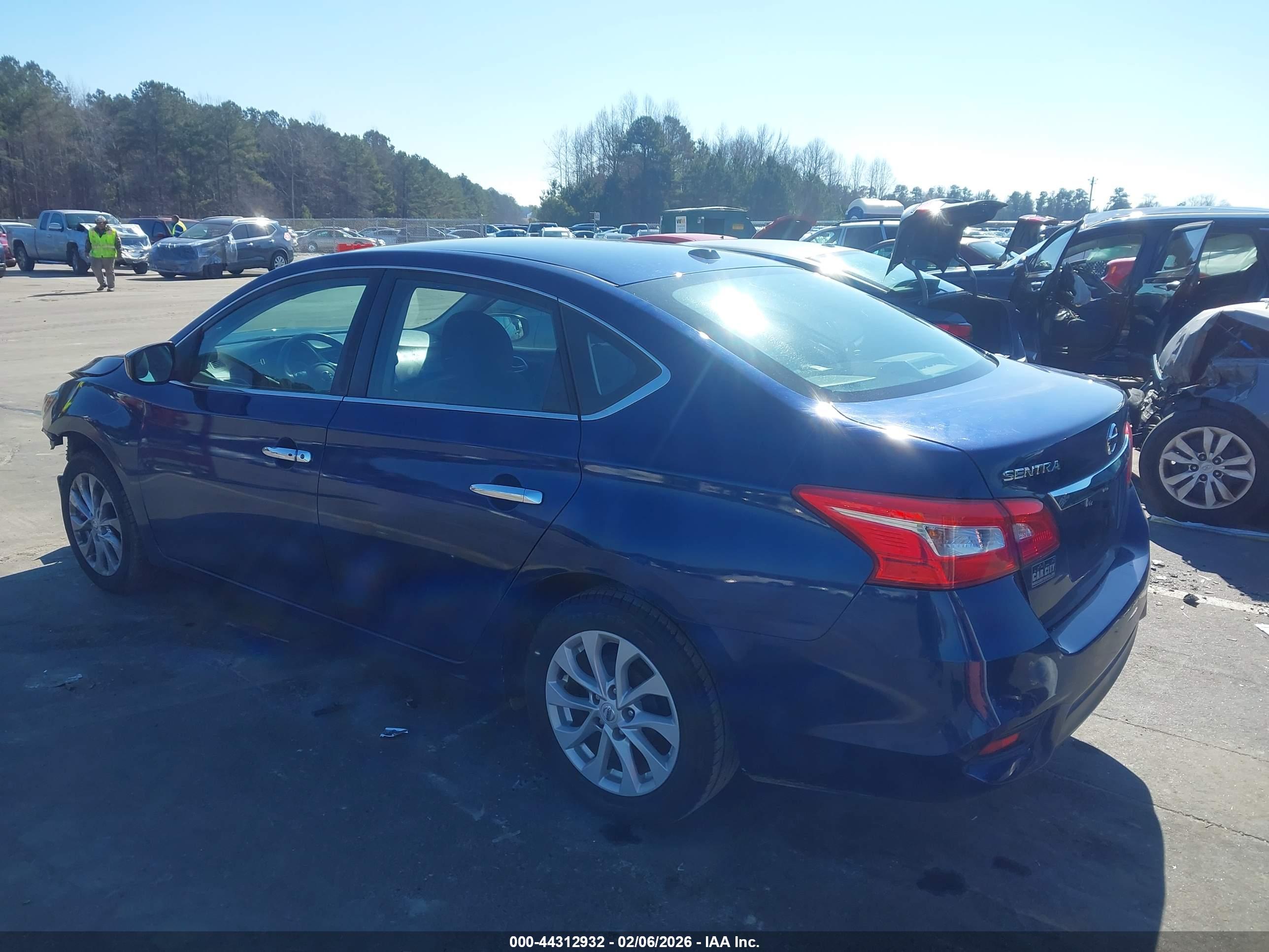NISSAN SENTRA image 3
