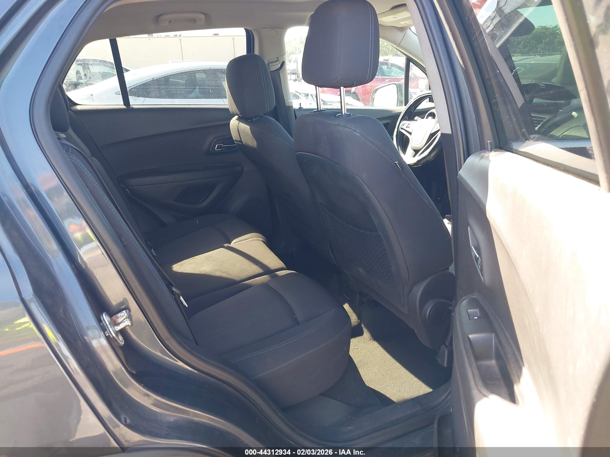 CHEVROLET TRAX image 8