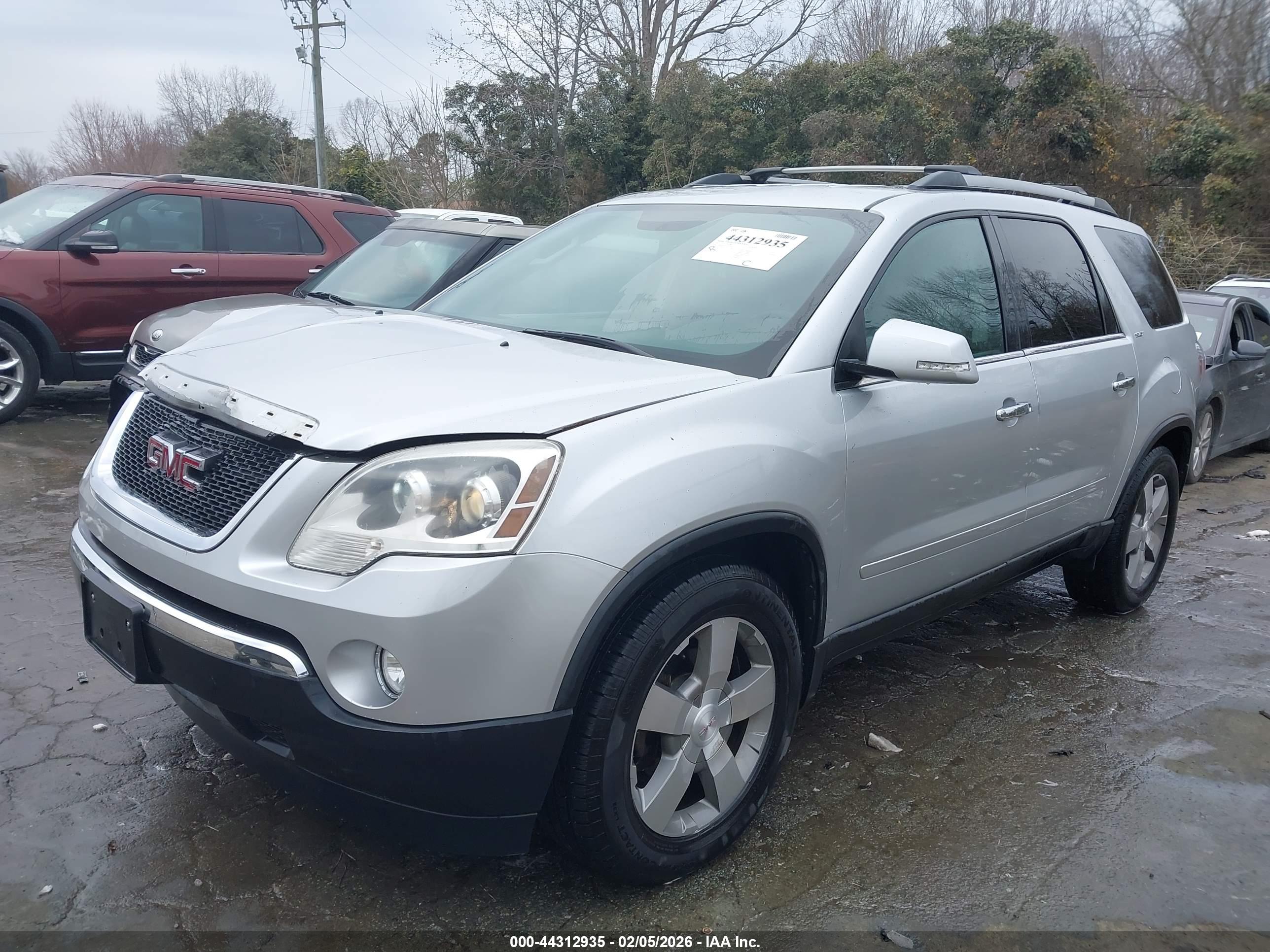 GMC ACADIA image 2