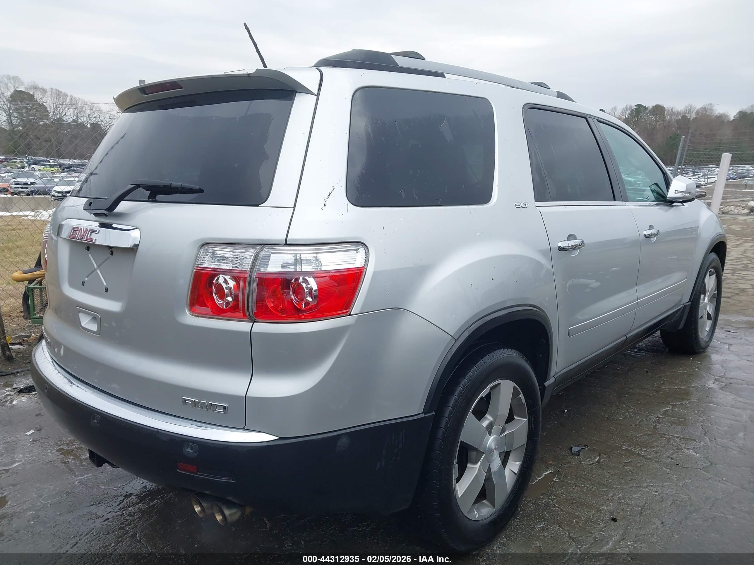GMC ACADIA image 4