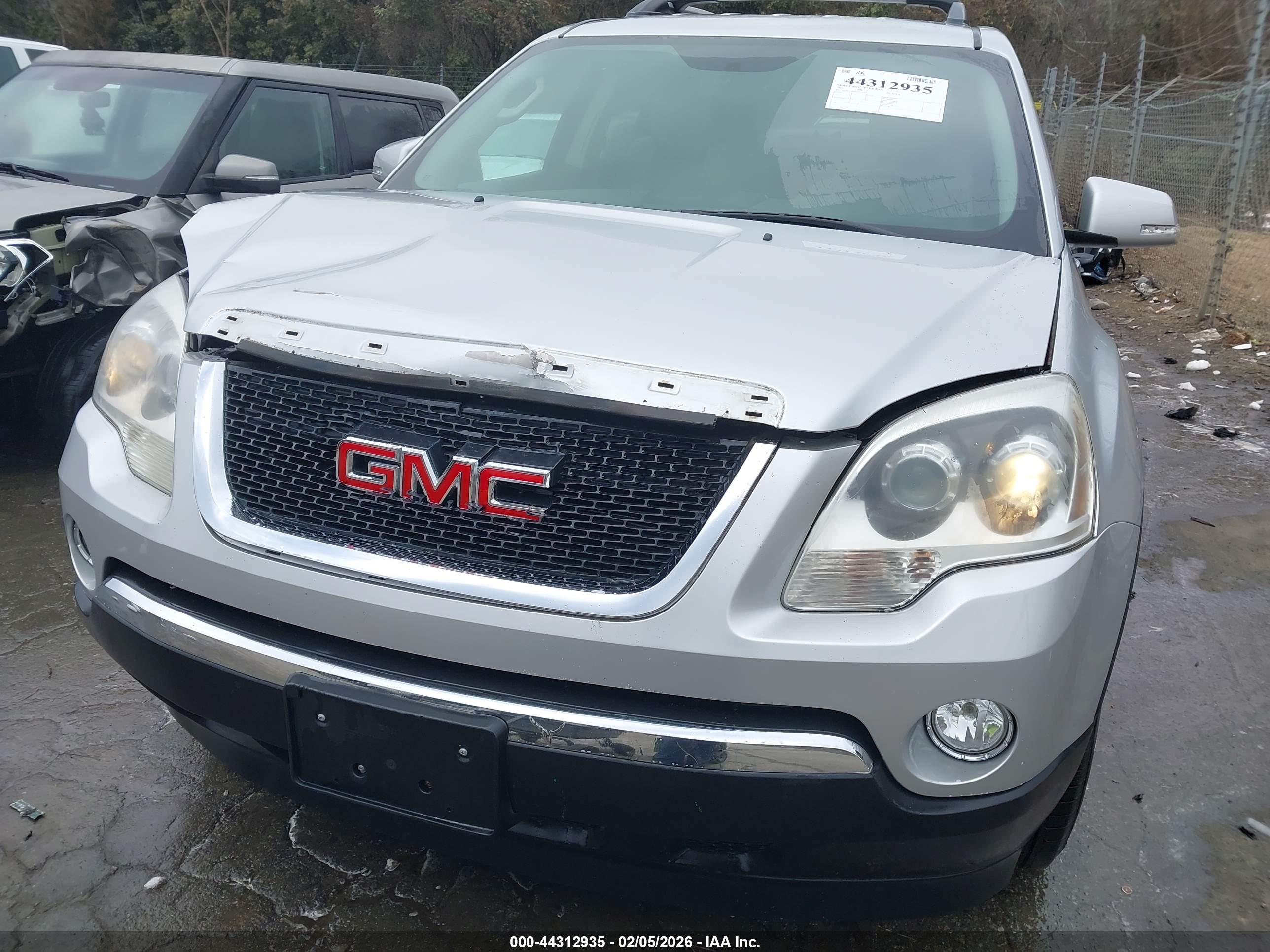 GMC ACADIA image 6