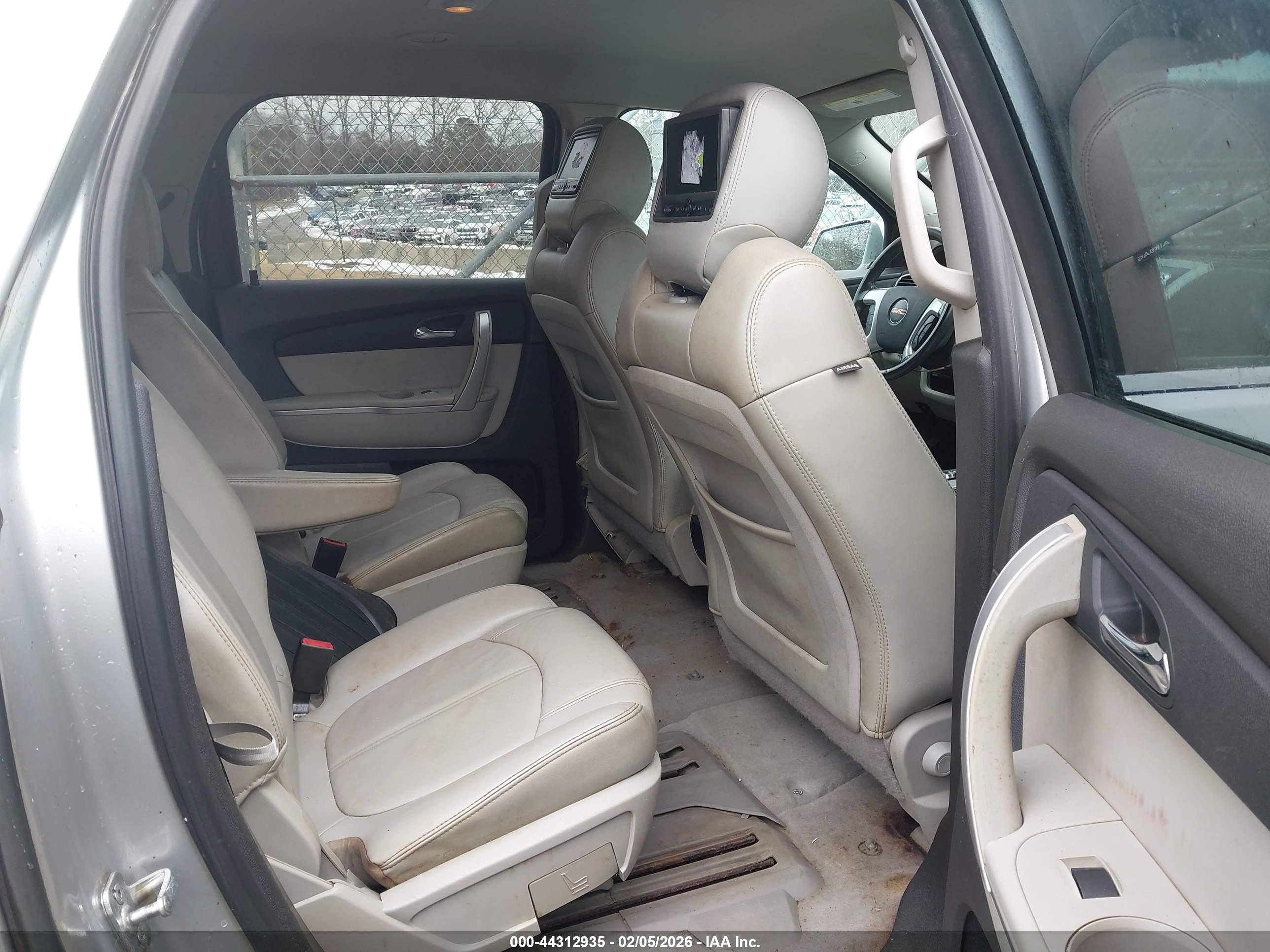 GMC ACADIA image 8