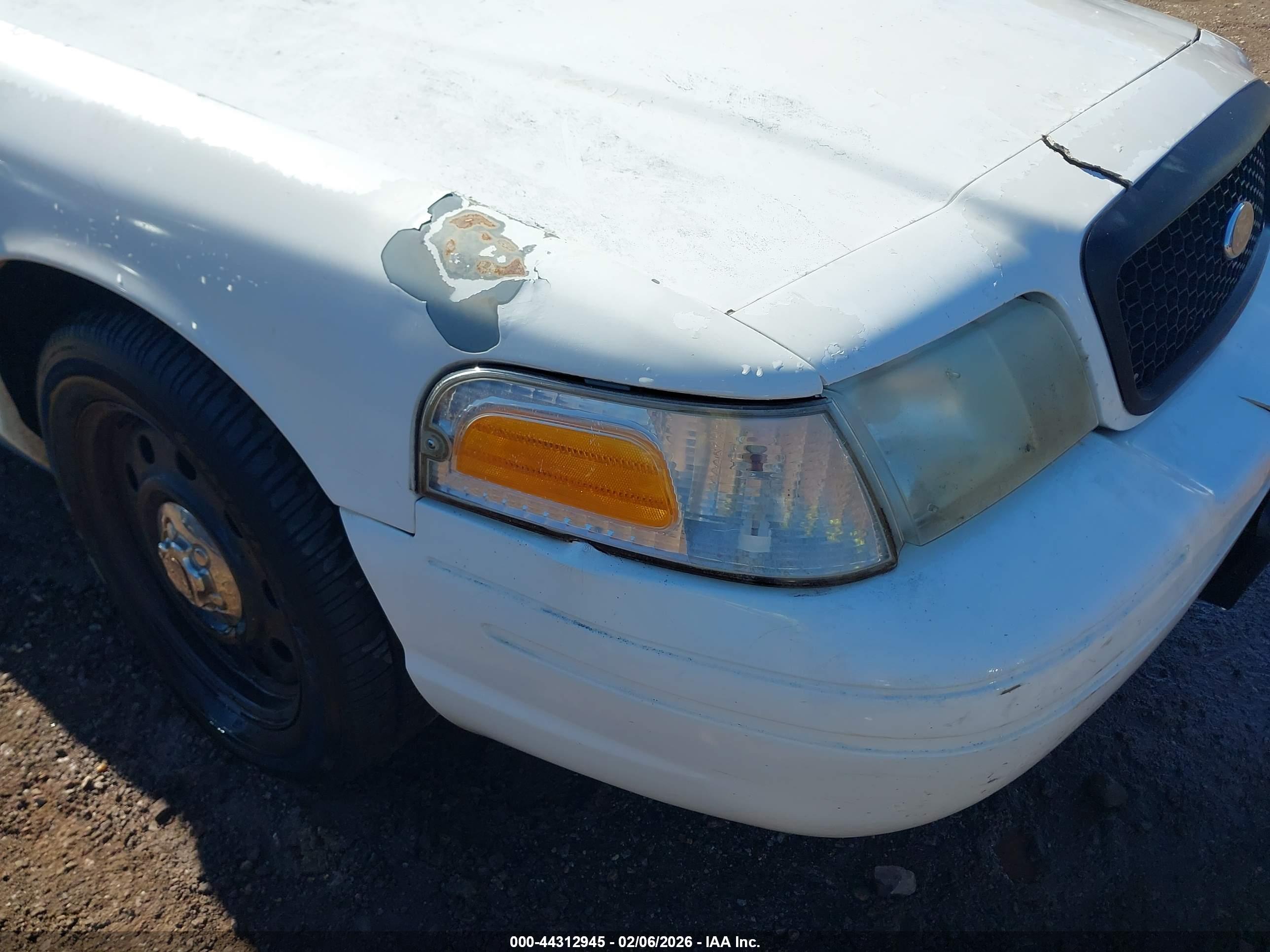 FORD CROWN image 6