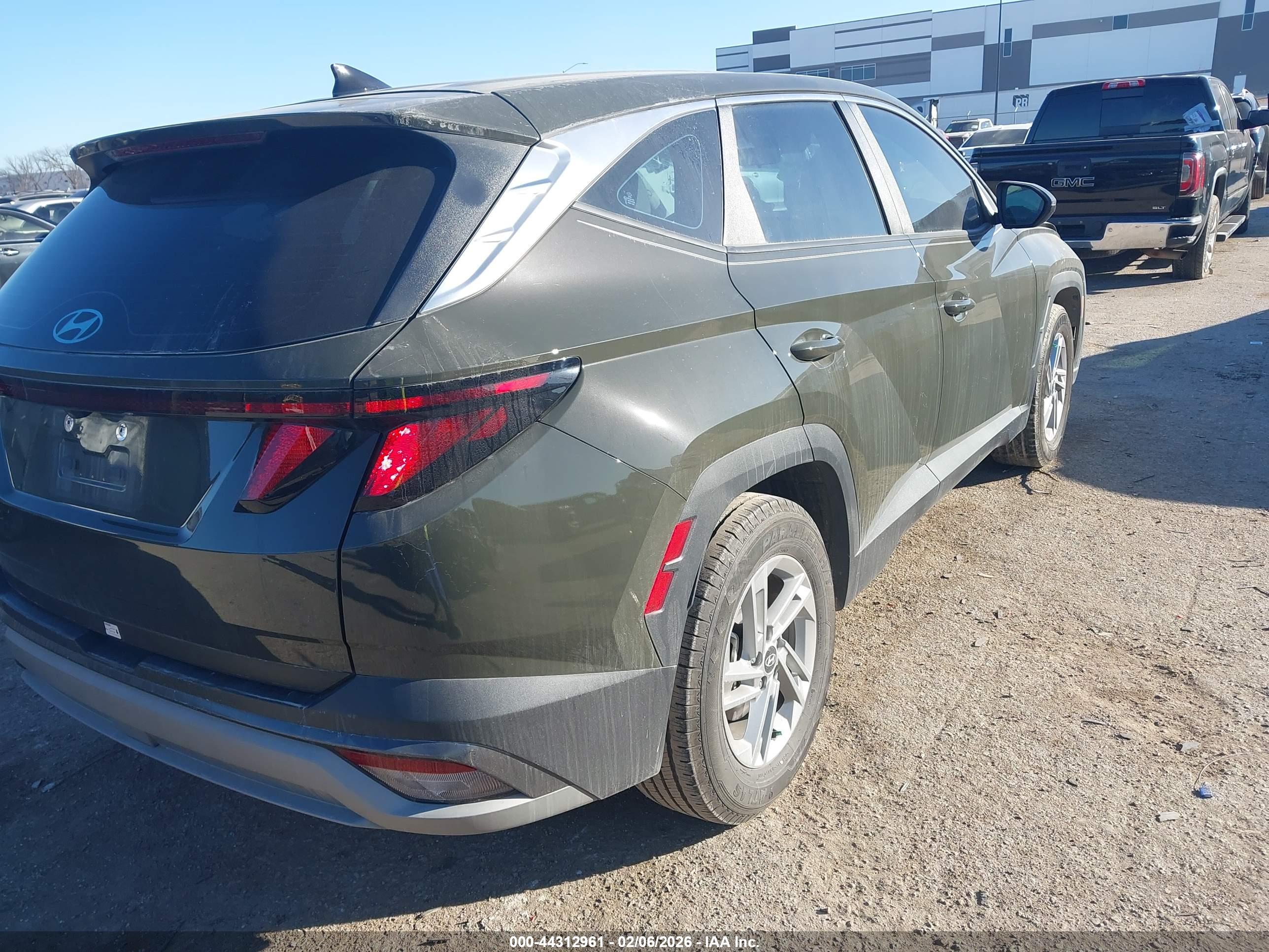 HYUNDAI TUCSON image 4