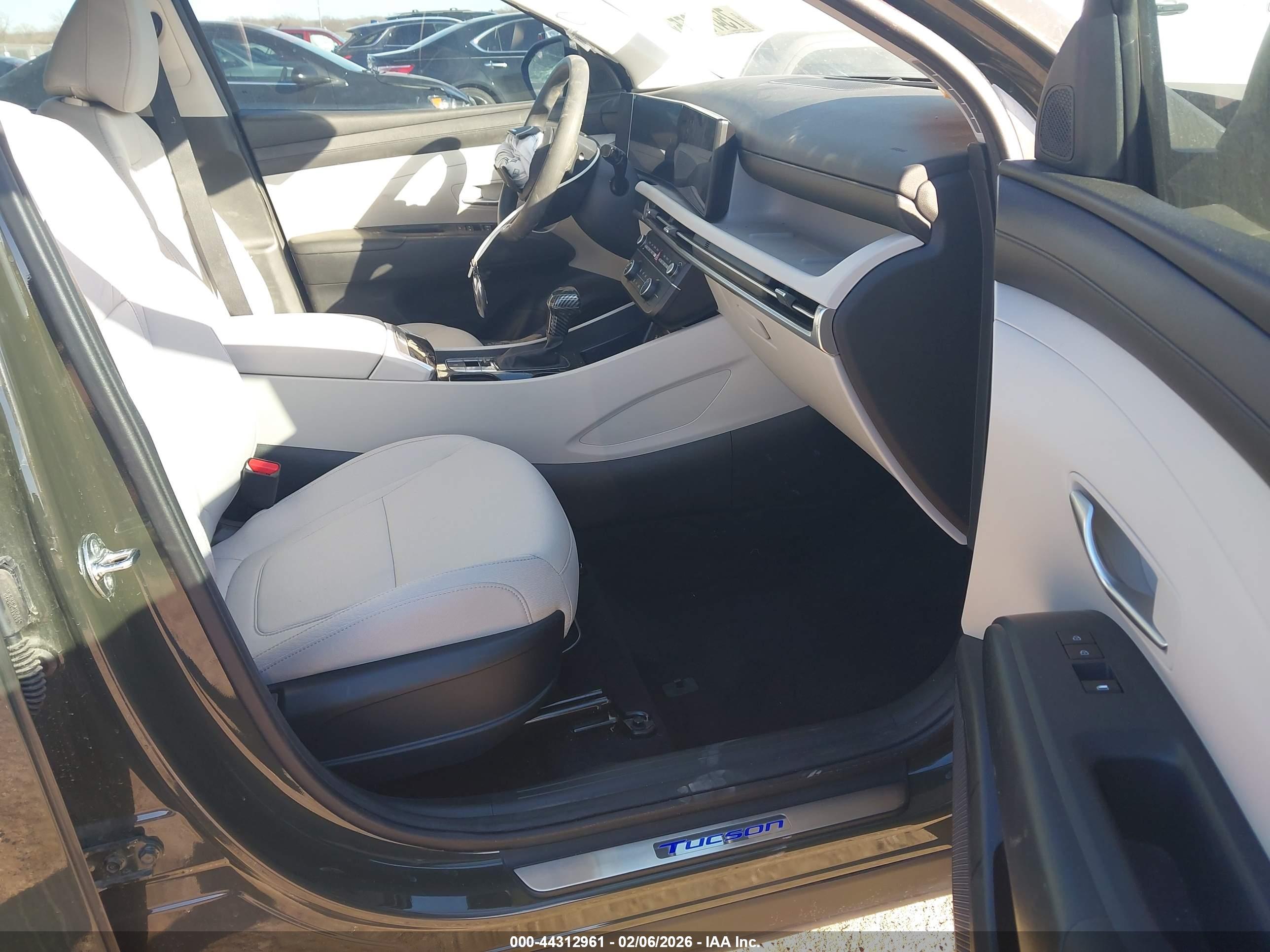 HYUNDAI TUCSON image 5