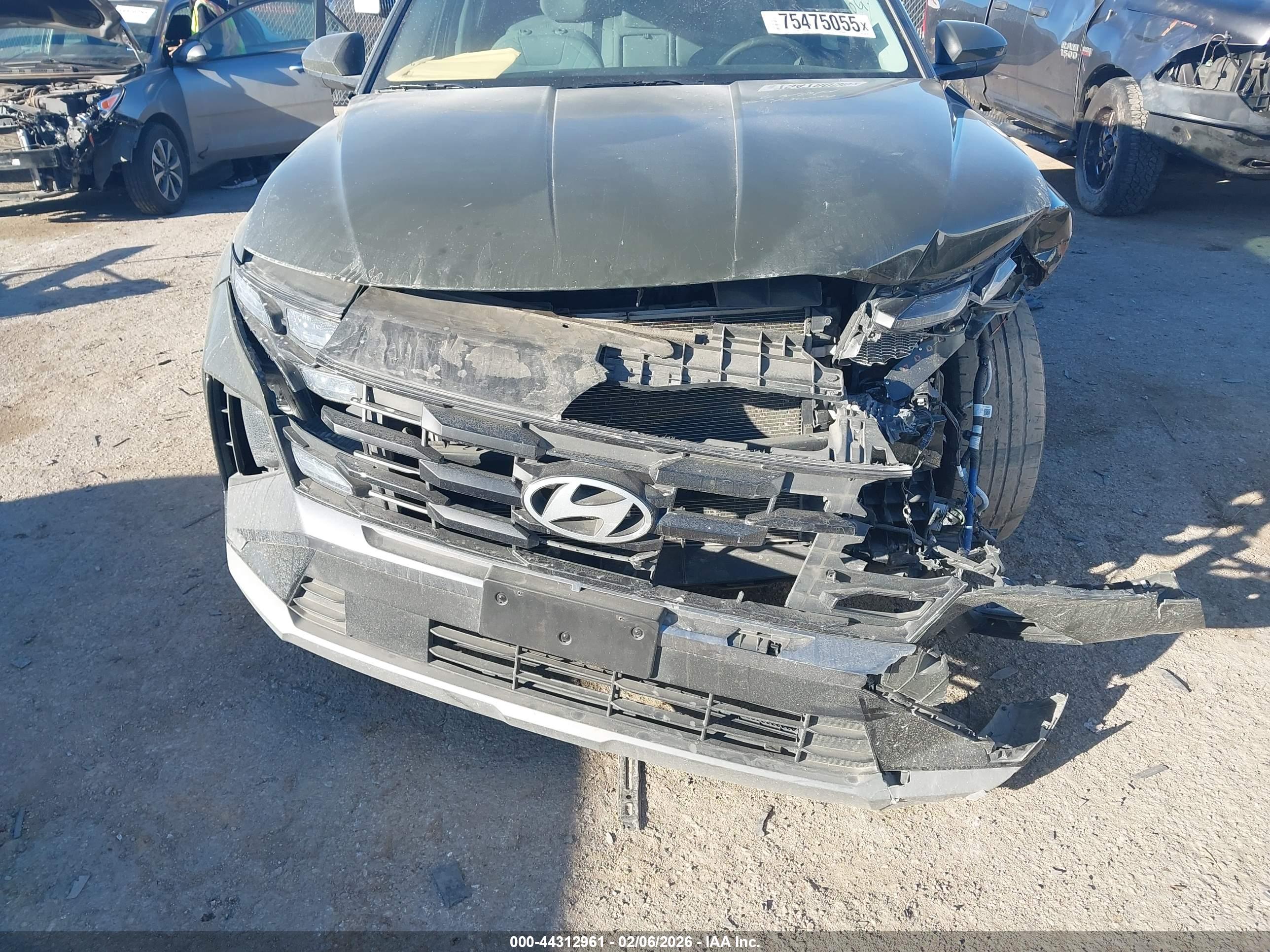 HYUNDAI TUCSON image 6